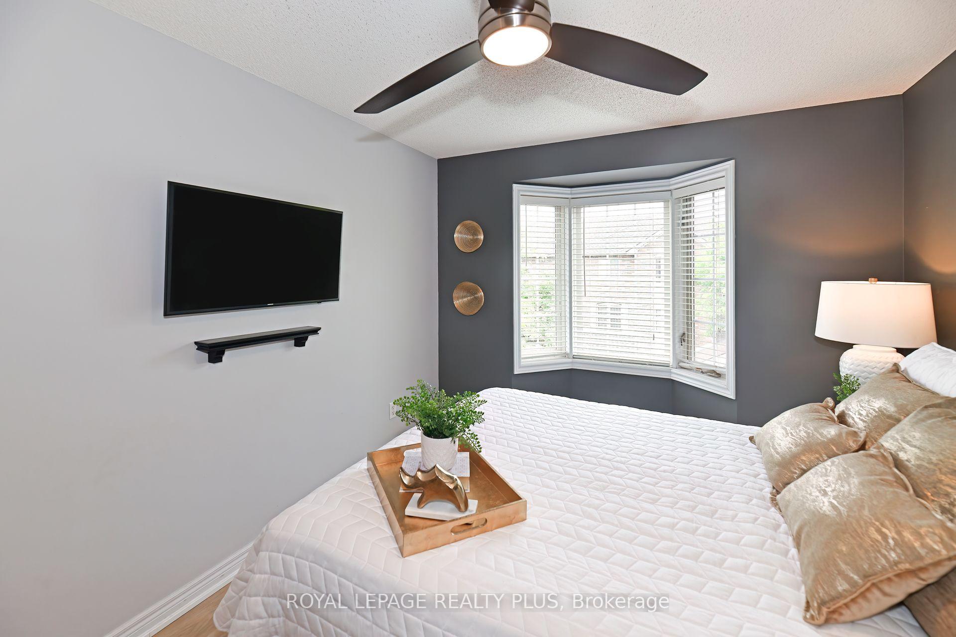 3 Bedrooms Condo at 4045 Upper Middle, Burlington For sale