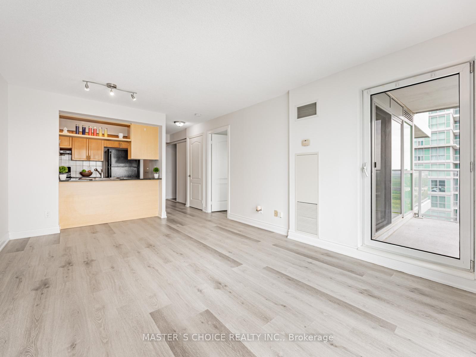 2 Bedrooms Condo at 70 Town Centre, Toronto For sale