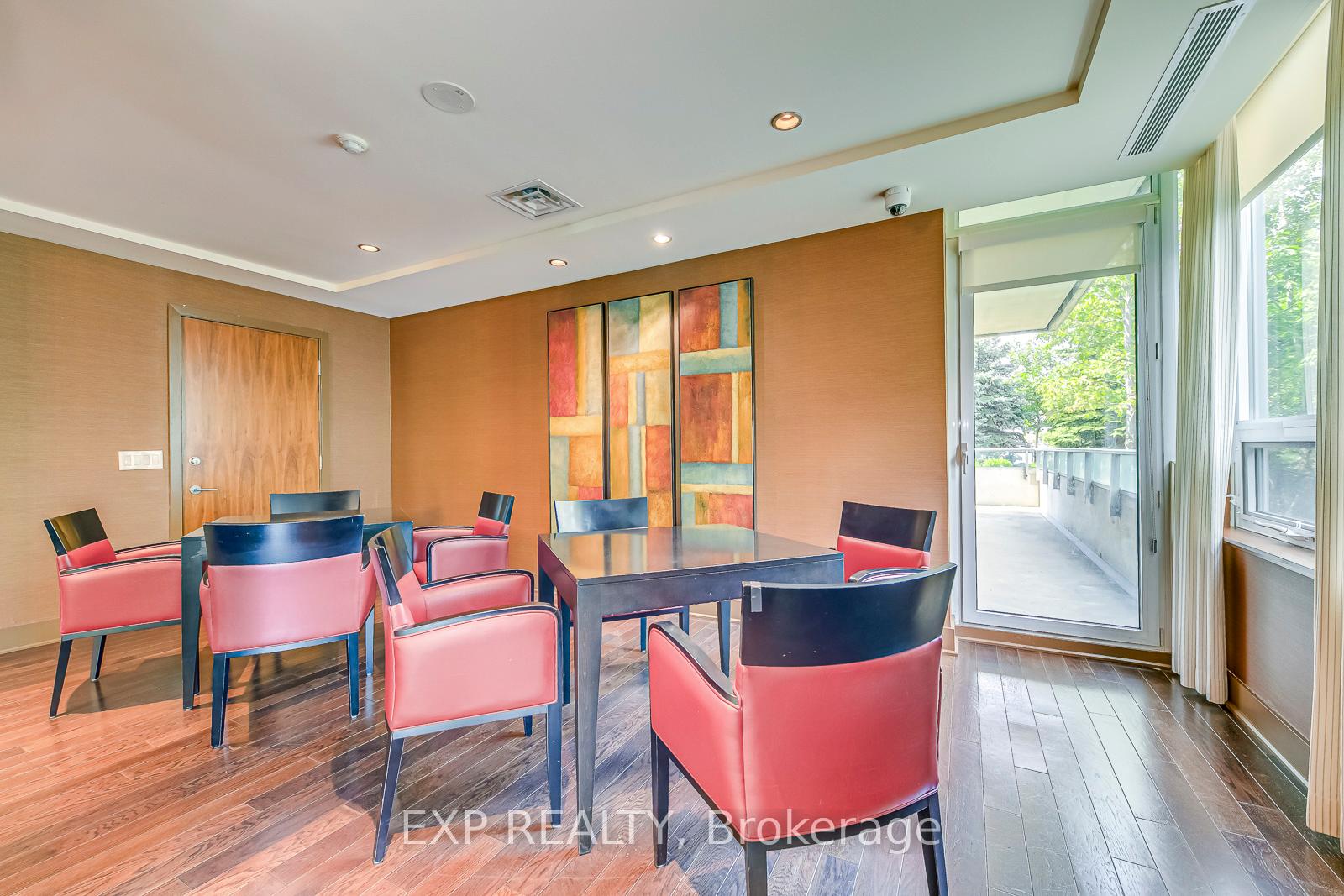 3 Bedrooms Condo at 1055 Southdown, Mississauga For sale
