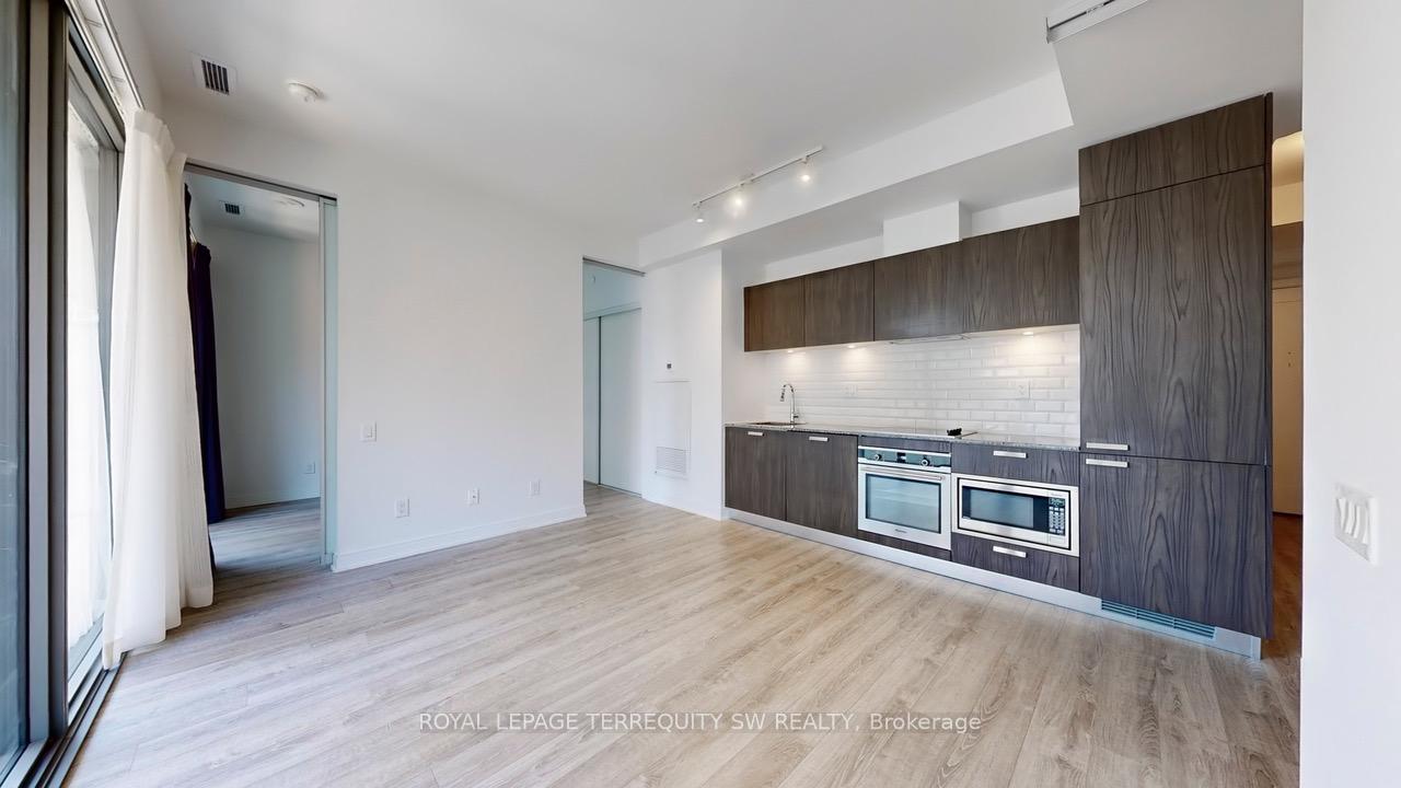 2 Bedrooms Condo at 50 Charles, Toronto For sale