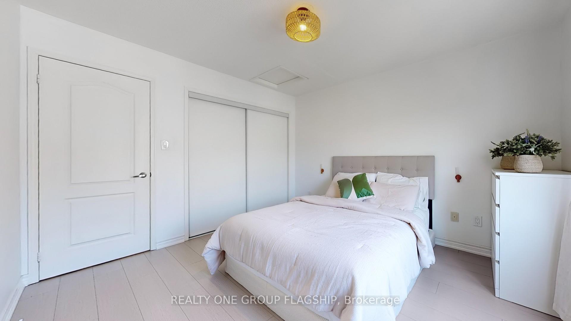 2 Bedrooms Condo at 2557 Sixth, Oakville For sale