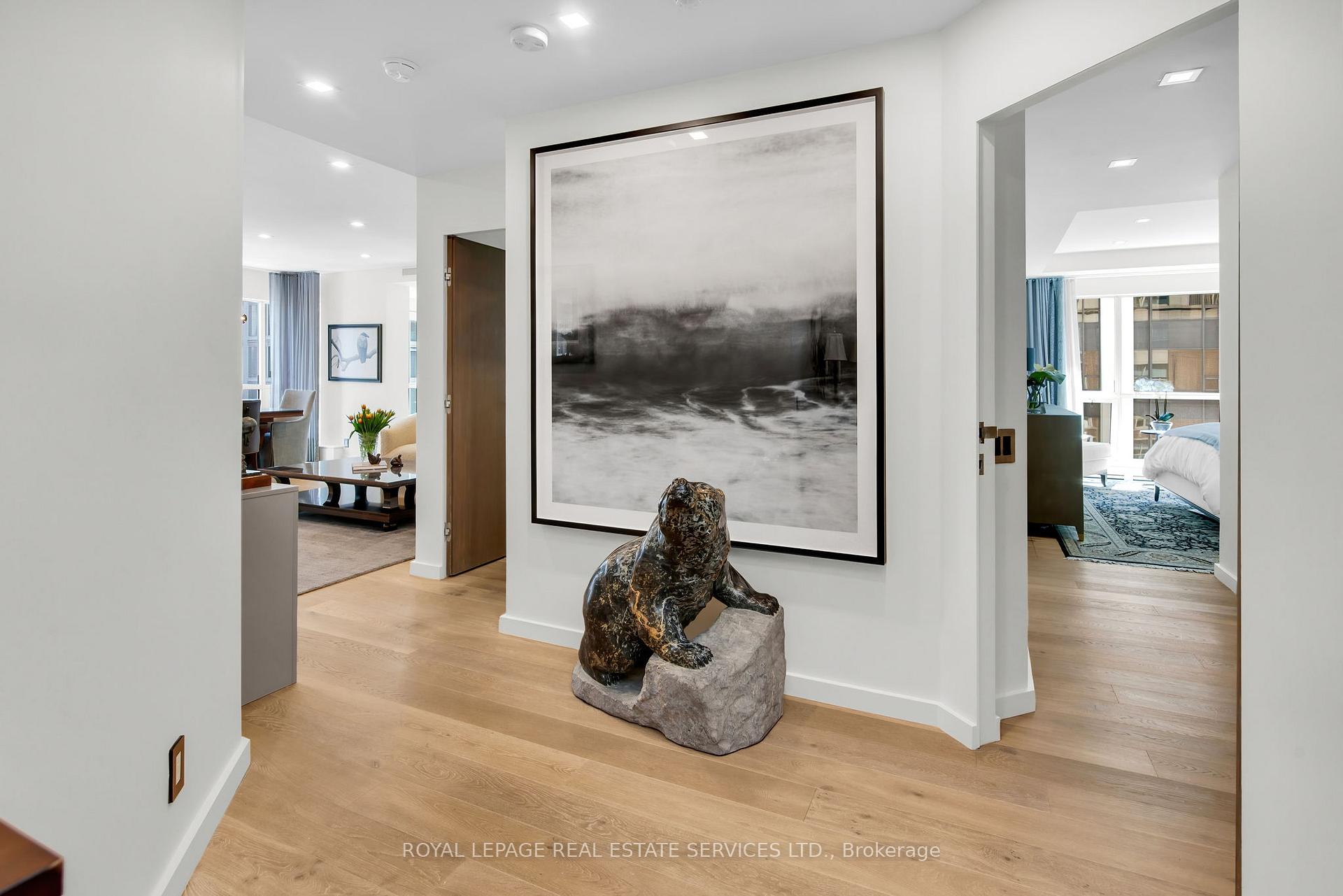 2 Bedrooms Condo at 38 Avenue, Toronto For sale