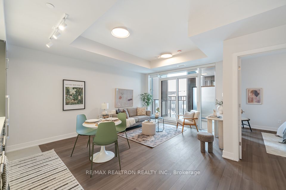 664 Spadina