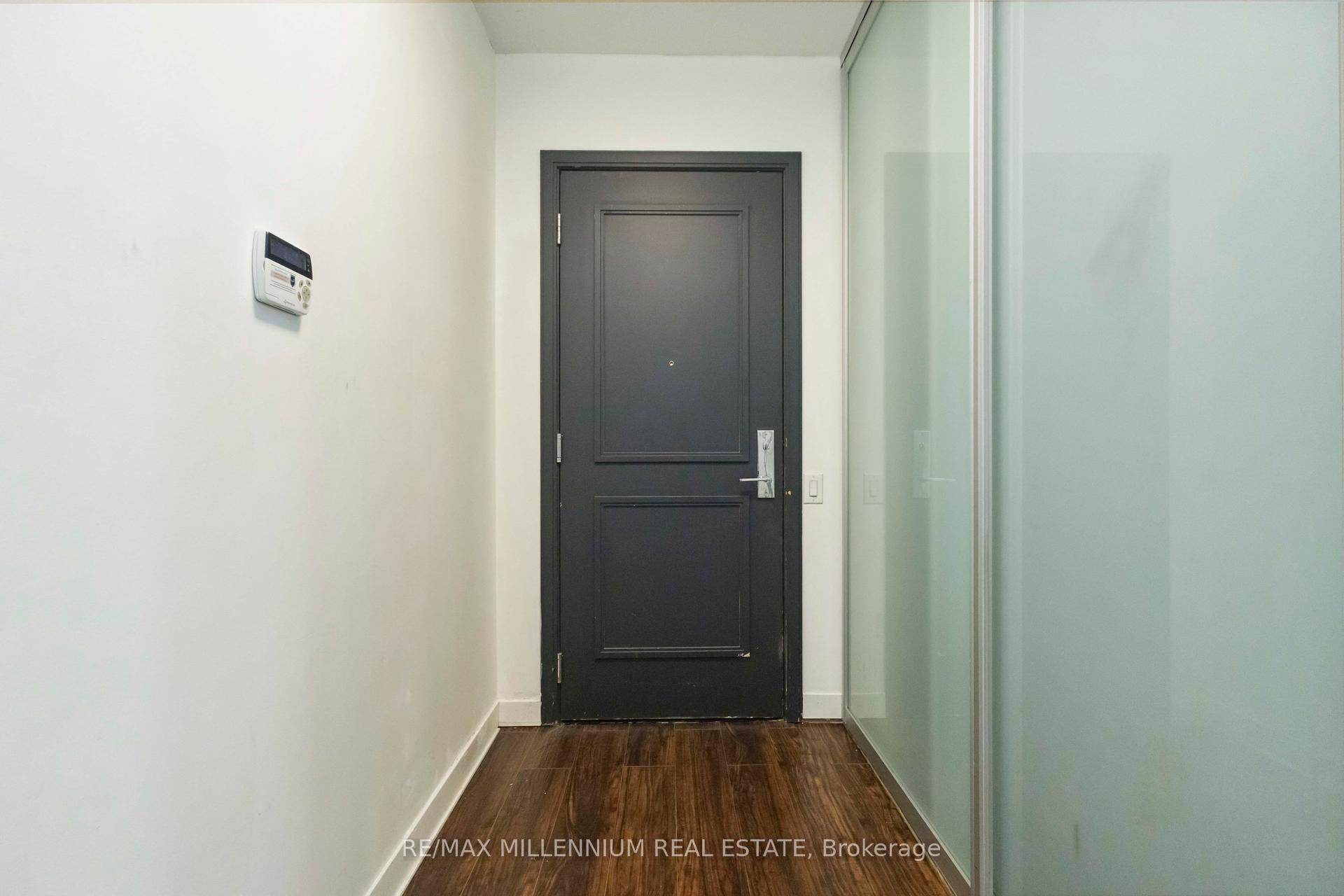 3 Bedrooms Condo at 90 Park Lawn, Toronto For sale