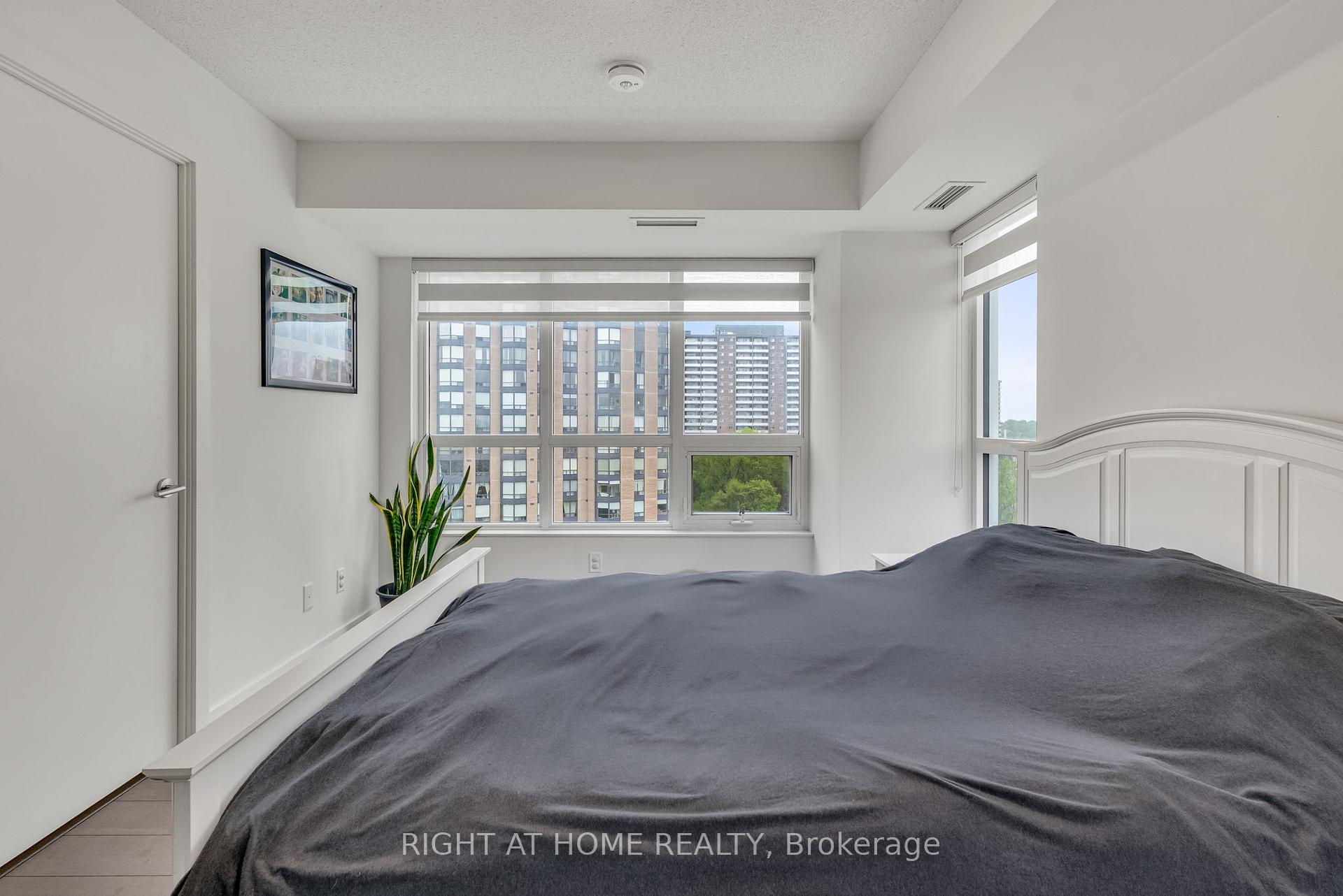 2 Bedrooms Condo at 10 Wilby, Toronto For sale