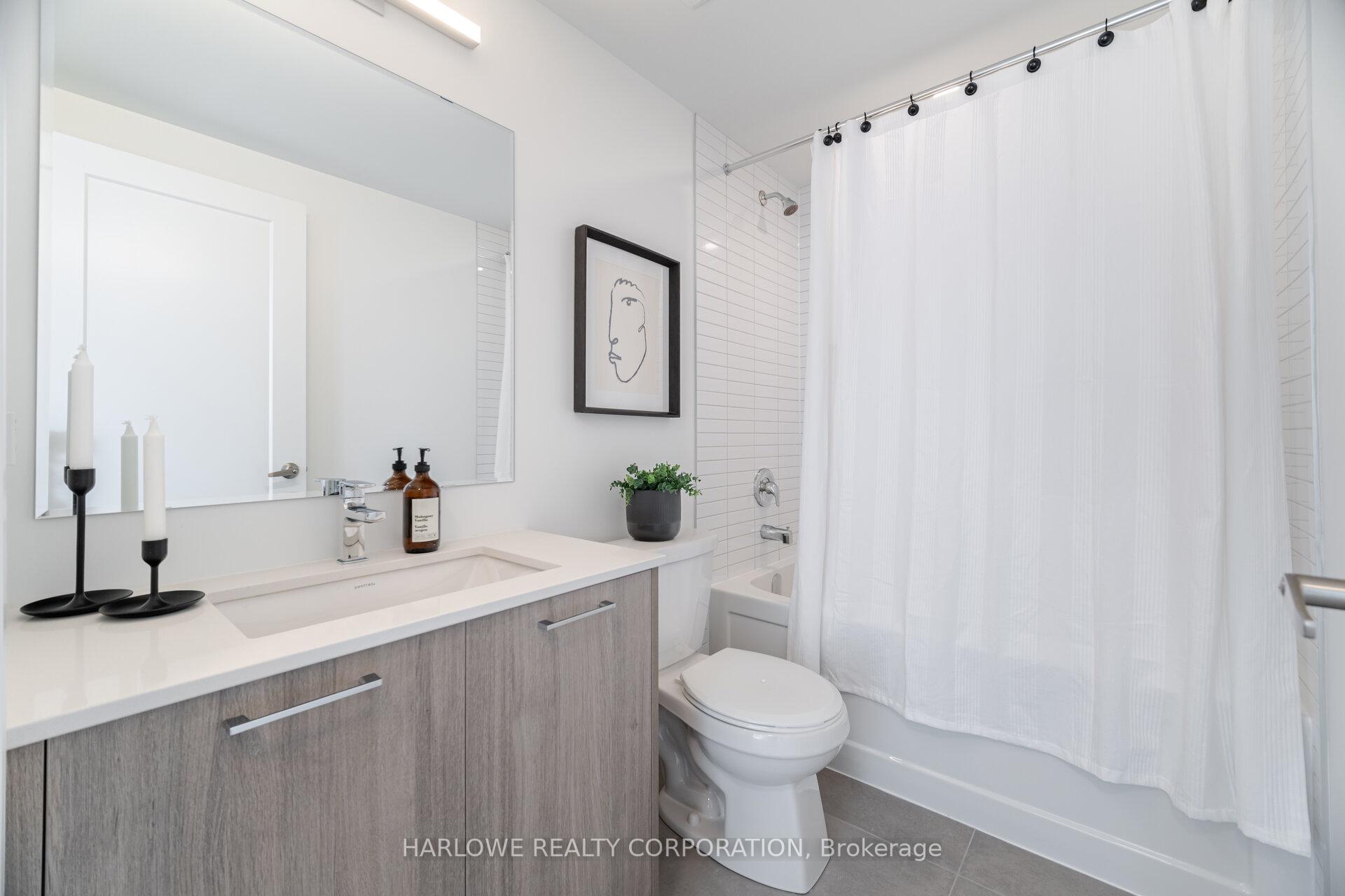 3 Bedrooms Condo at 274 Ironside, Oakville For sale