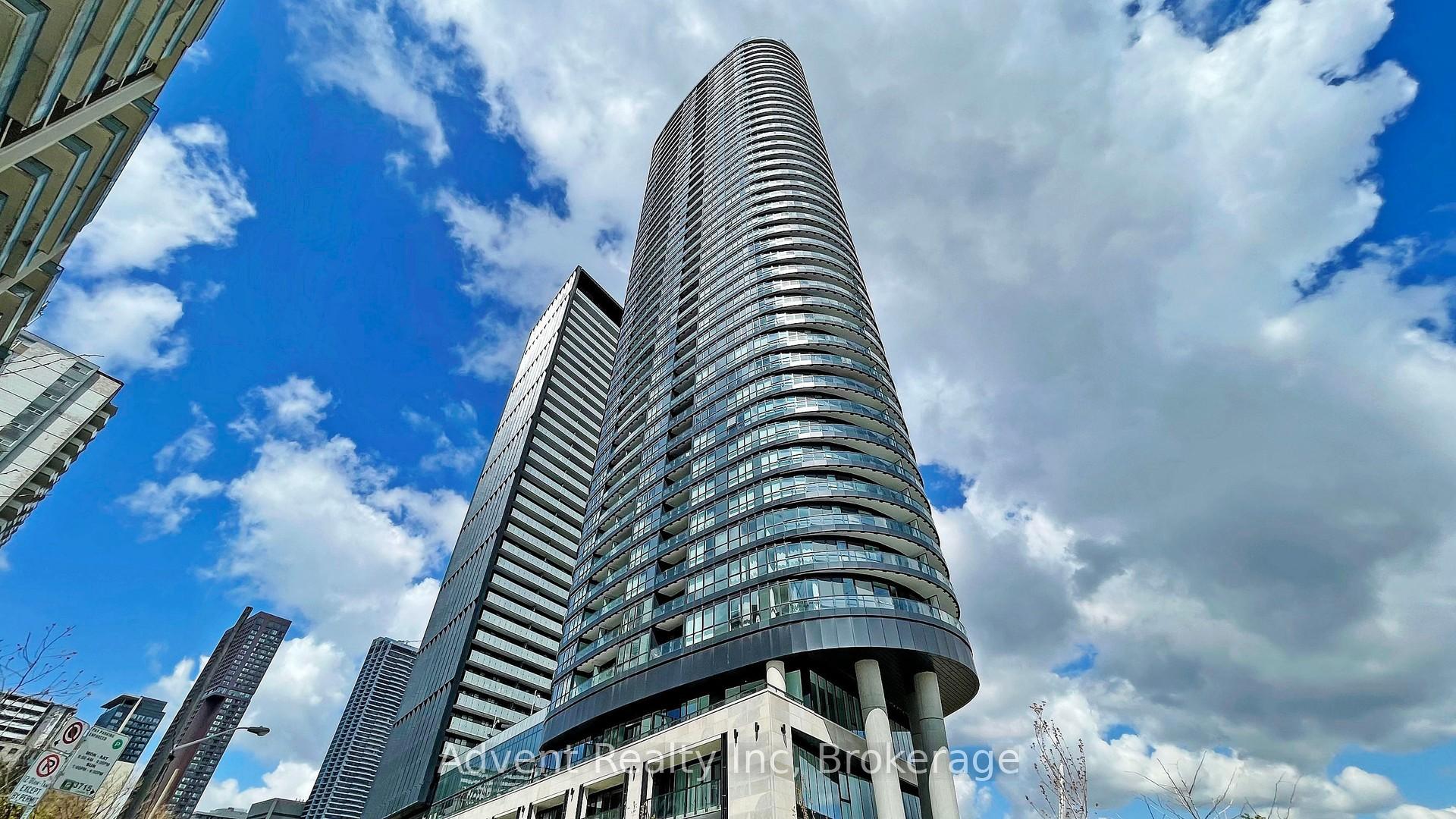 2 Bedrooms Condo at 585 Bloor,  Toronto For sale