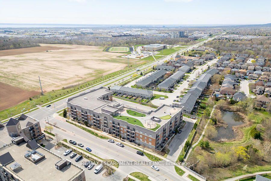 2 Bedrooms Condo at 5317 Upper Middle, Burlington For sale