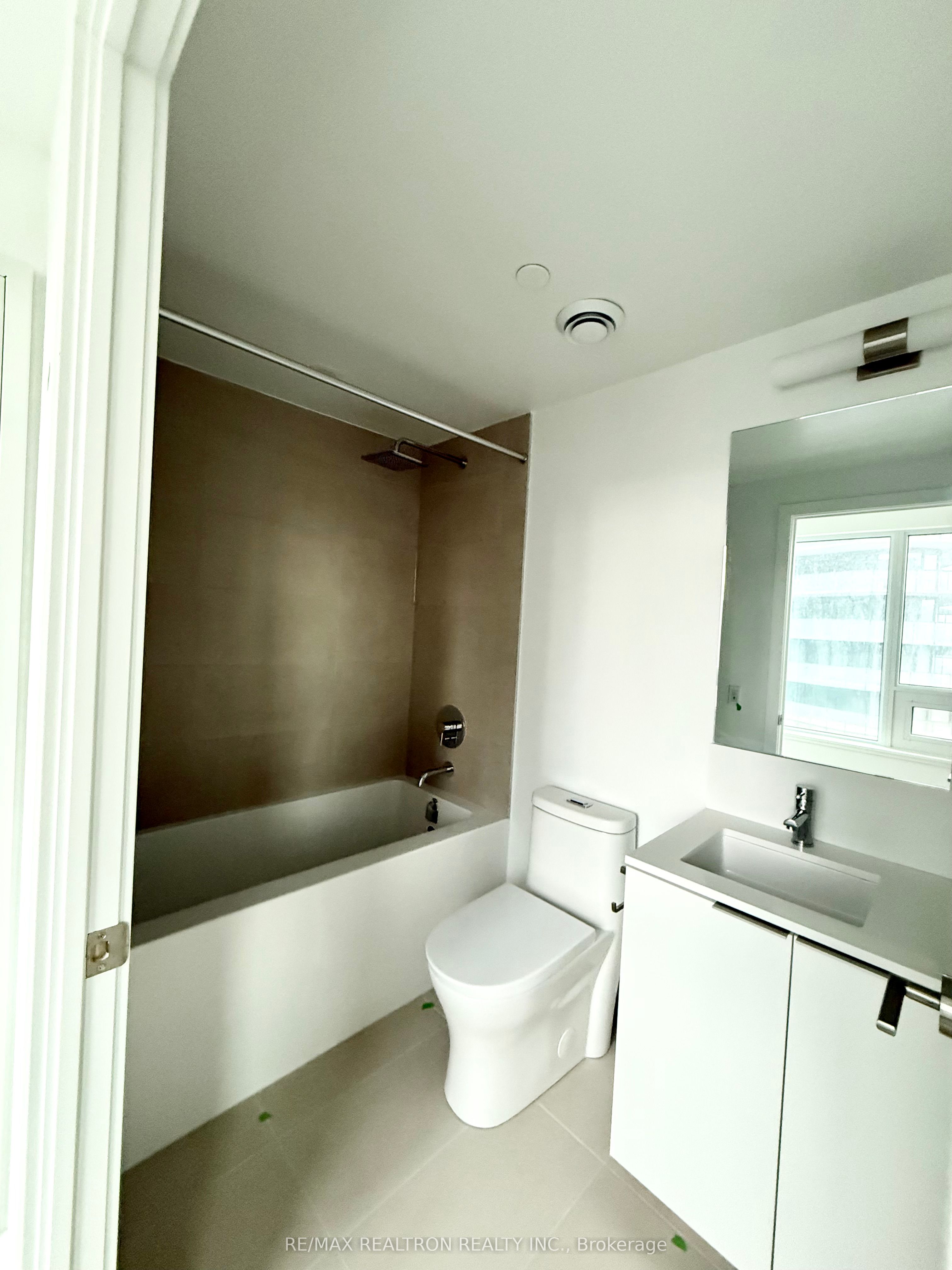 8 Wellesley Street W, #1215