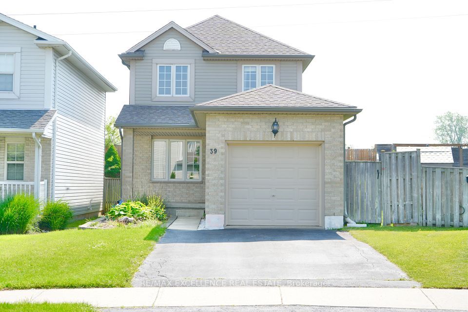 39 PHAIR Crescent