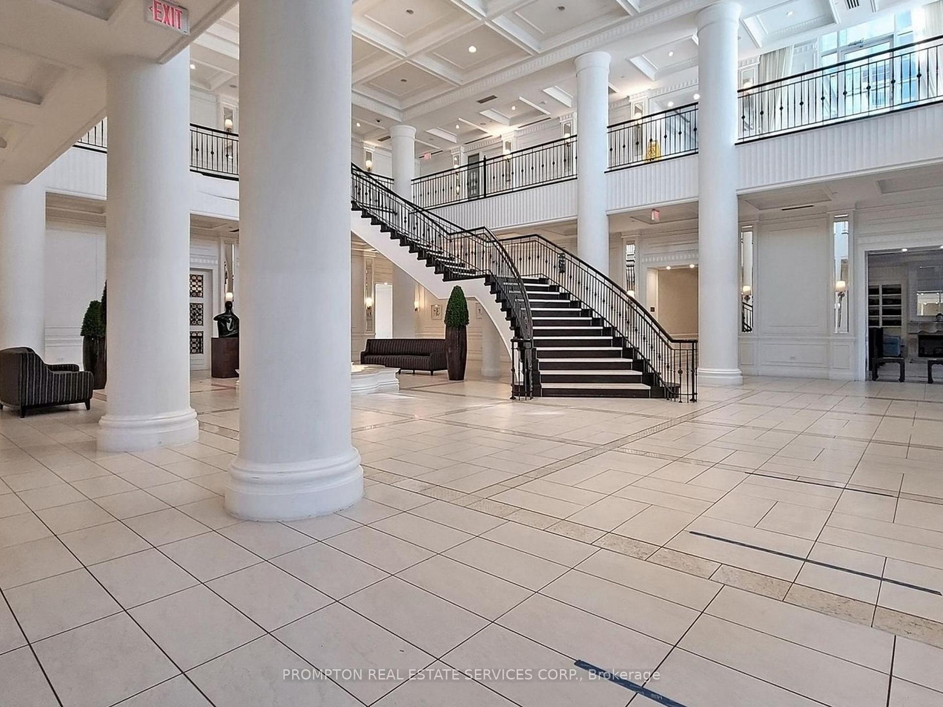 2 Bedrooms Condo at 15 Greenview, Toronto For sale