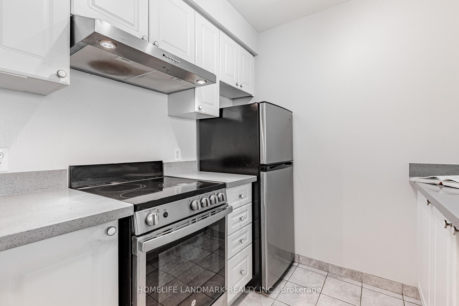 2 Bedrooms Condo at 1 Lee Centre, Toronto For sale