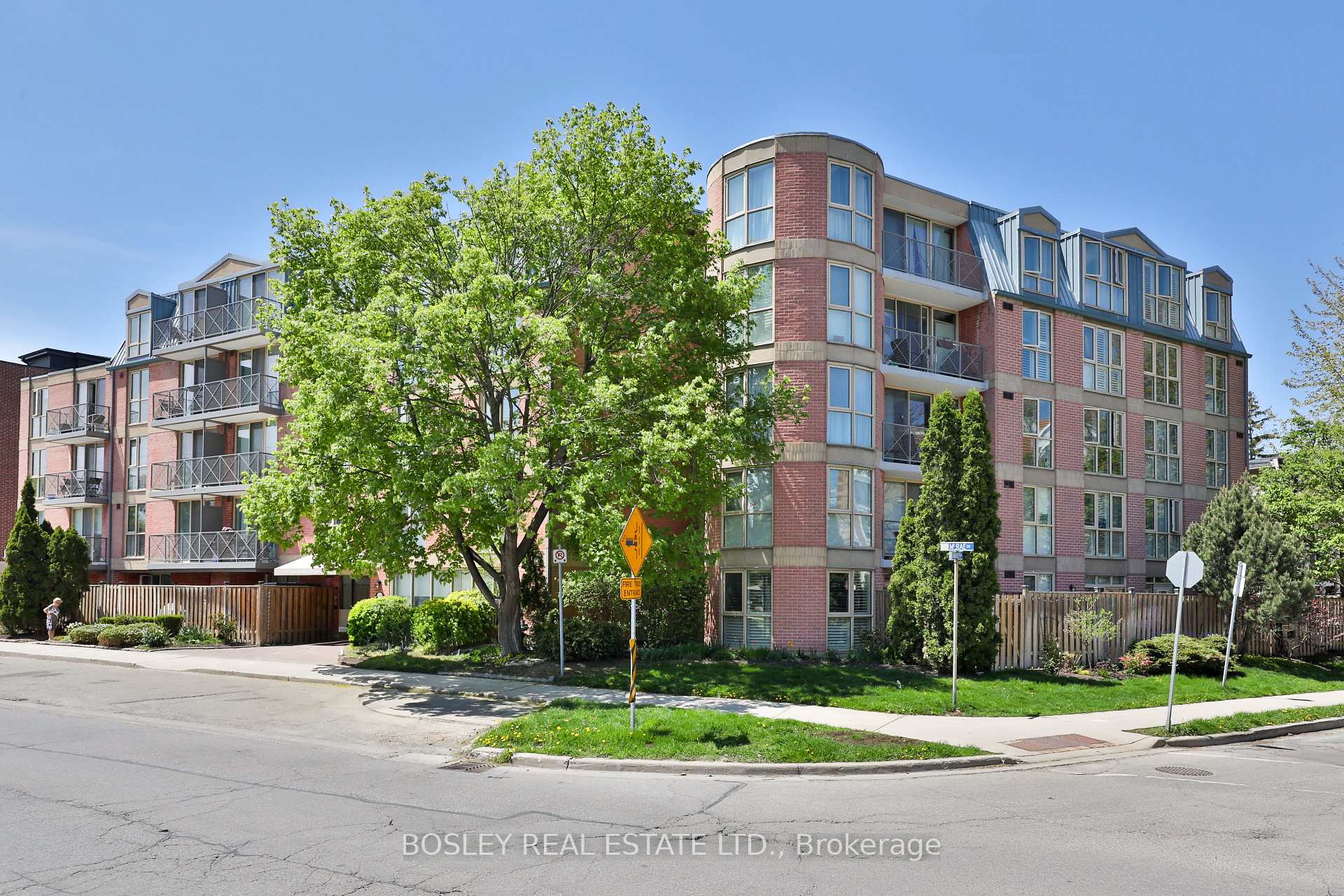 1 Bedroom Condo at 356 McRae, Toronto For sale