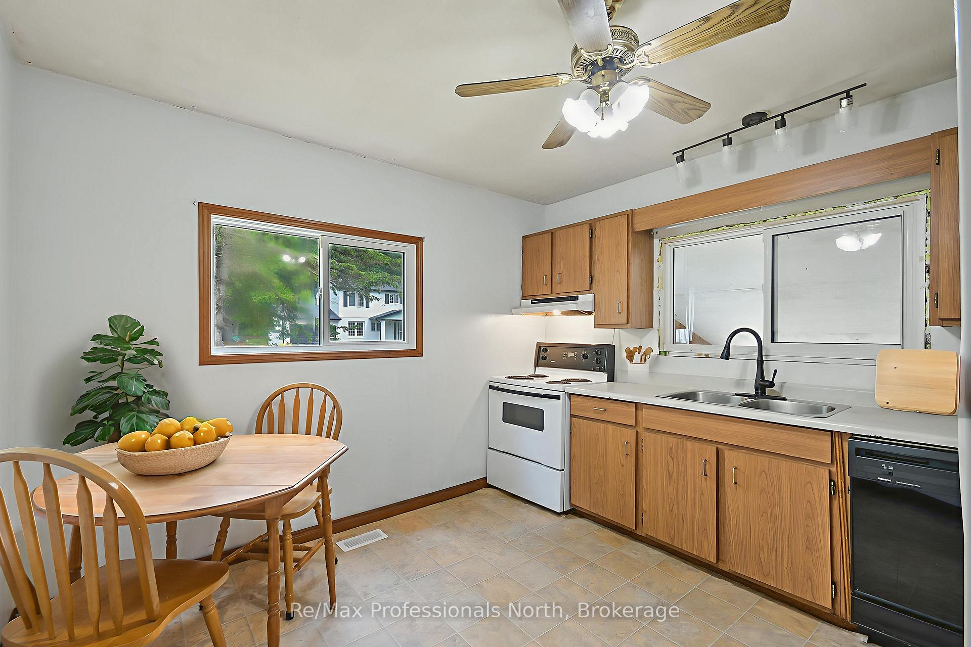 10 Wilshier Boulevard, Bracebridge, ON P1L 1K9 ; MLS ID: X12202627