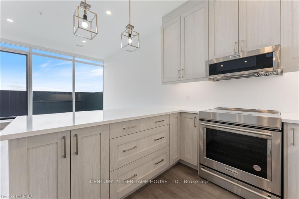 3 Bedrooms Condo at 5 Hamilton, Hamilton For sale
