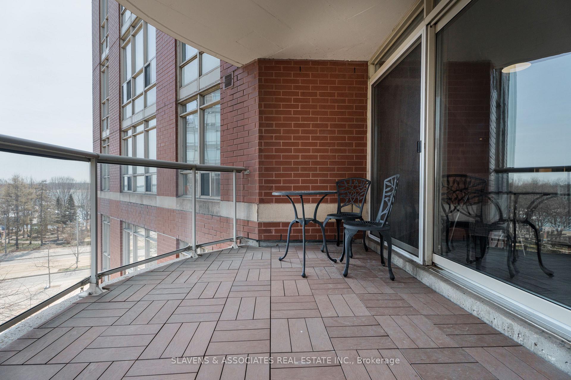 2 Bedrooms Condo at 550 Queens,  Toronto For sale