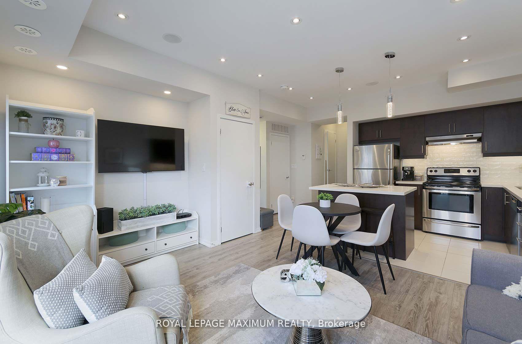 2 Bedrooms Condo at 26 Bruce, Vaughan For sale