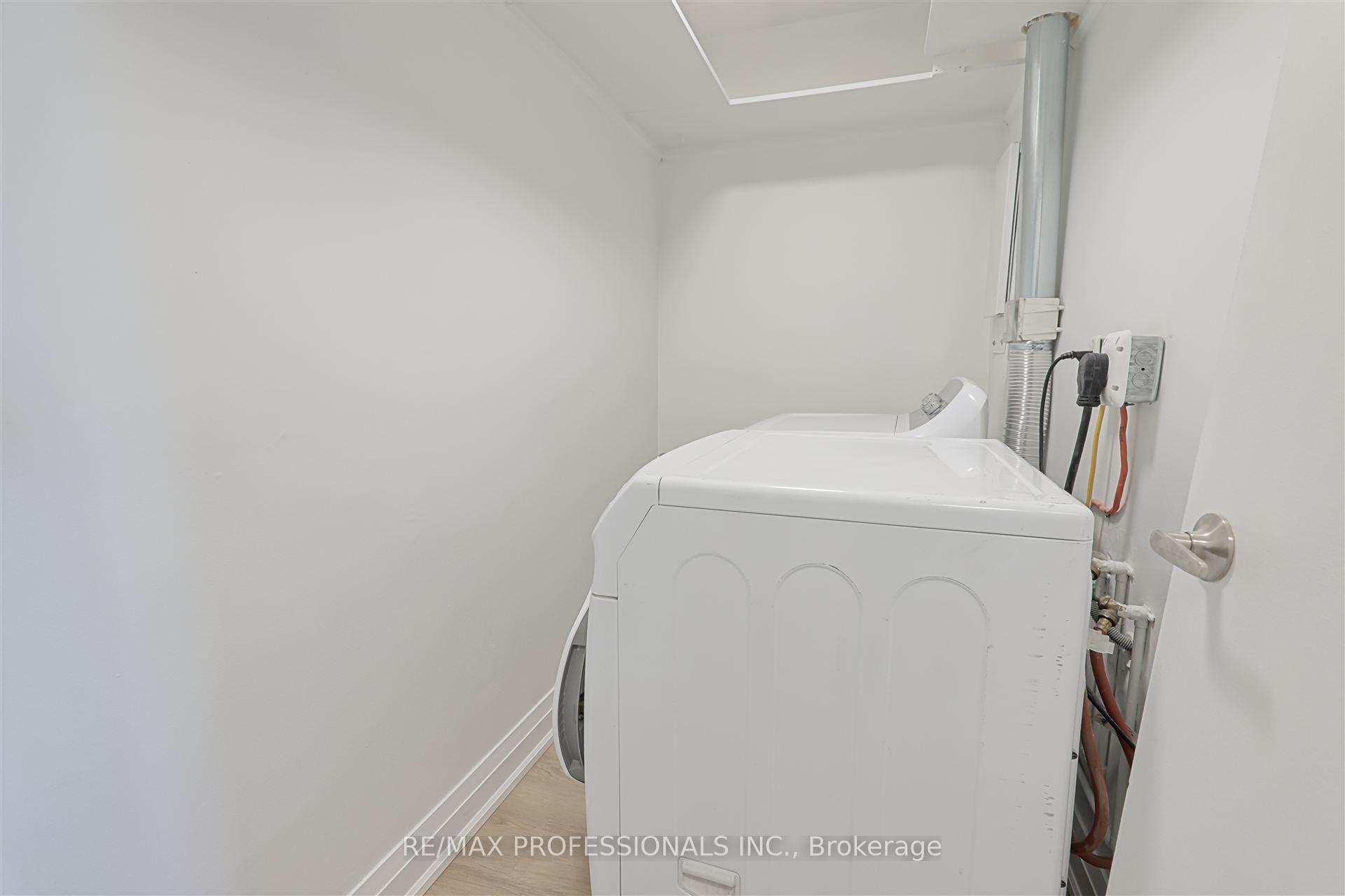 3 Bedrooms Condo at 11 Neilson, Toronto For sale