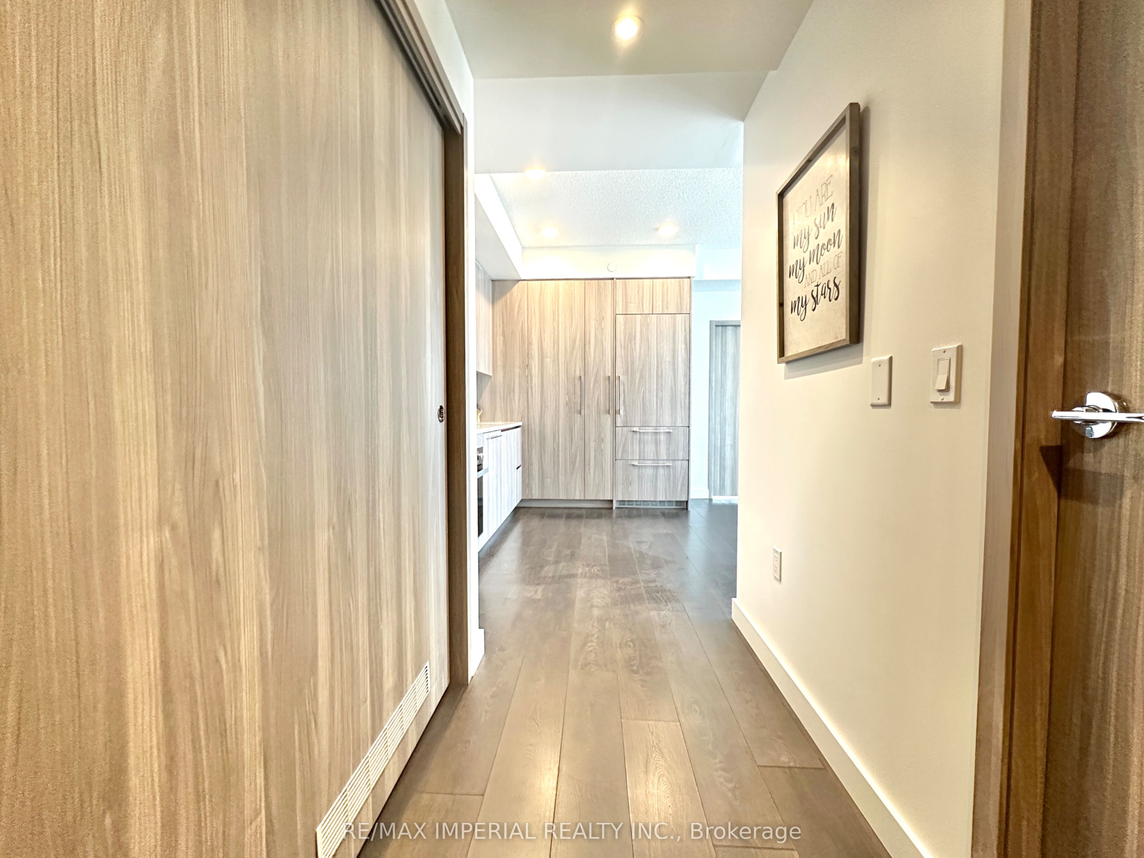 85 McMahon Drive, #1806