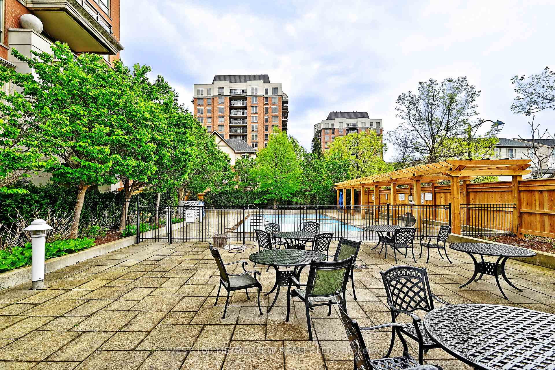 2 Bedrooms Condo at 2365 CENTRAL PARK, Oakville For sale