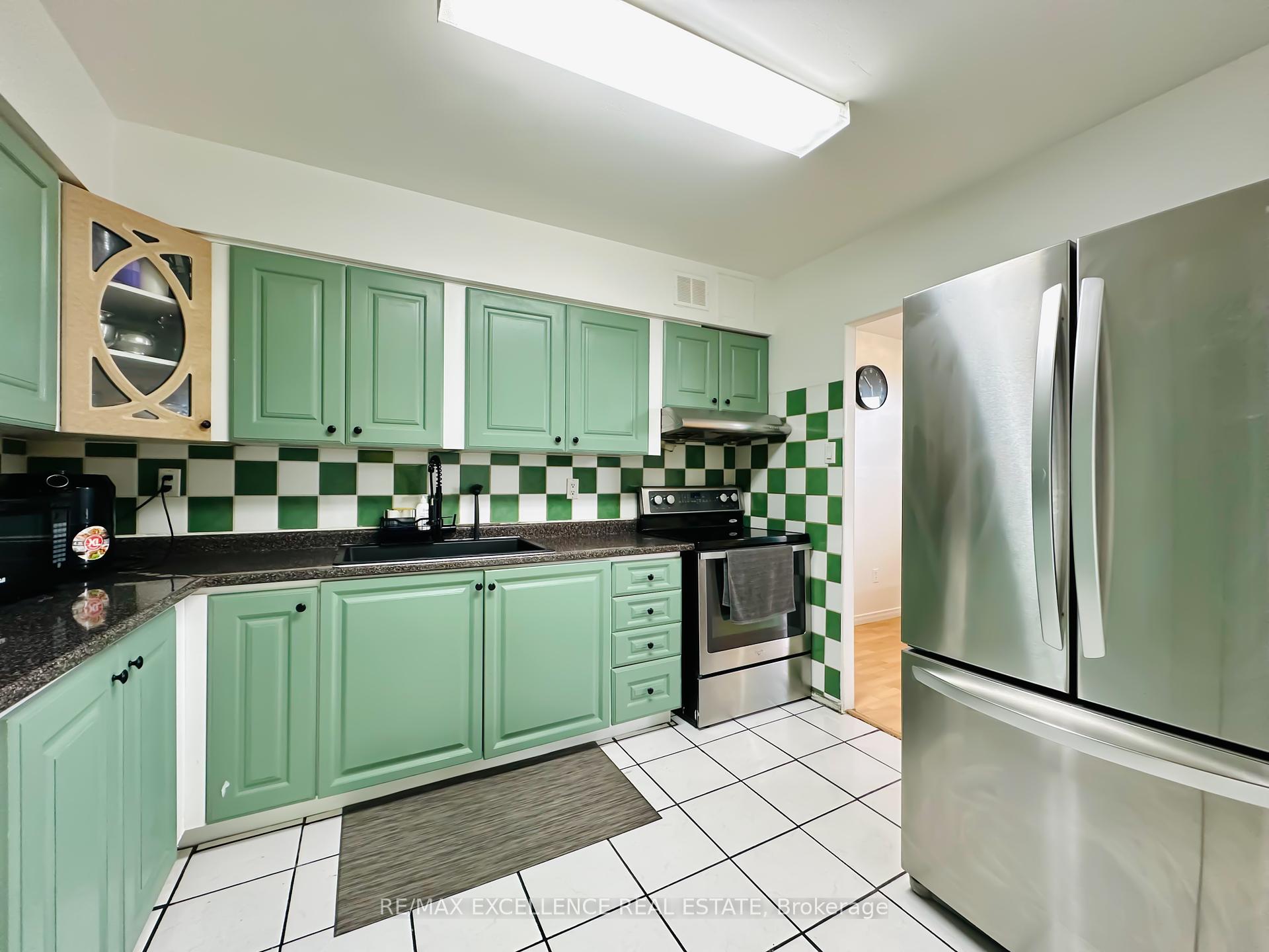 2 Bedrooms Condo at 3533 Derry,  Mississauga For sale