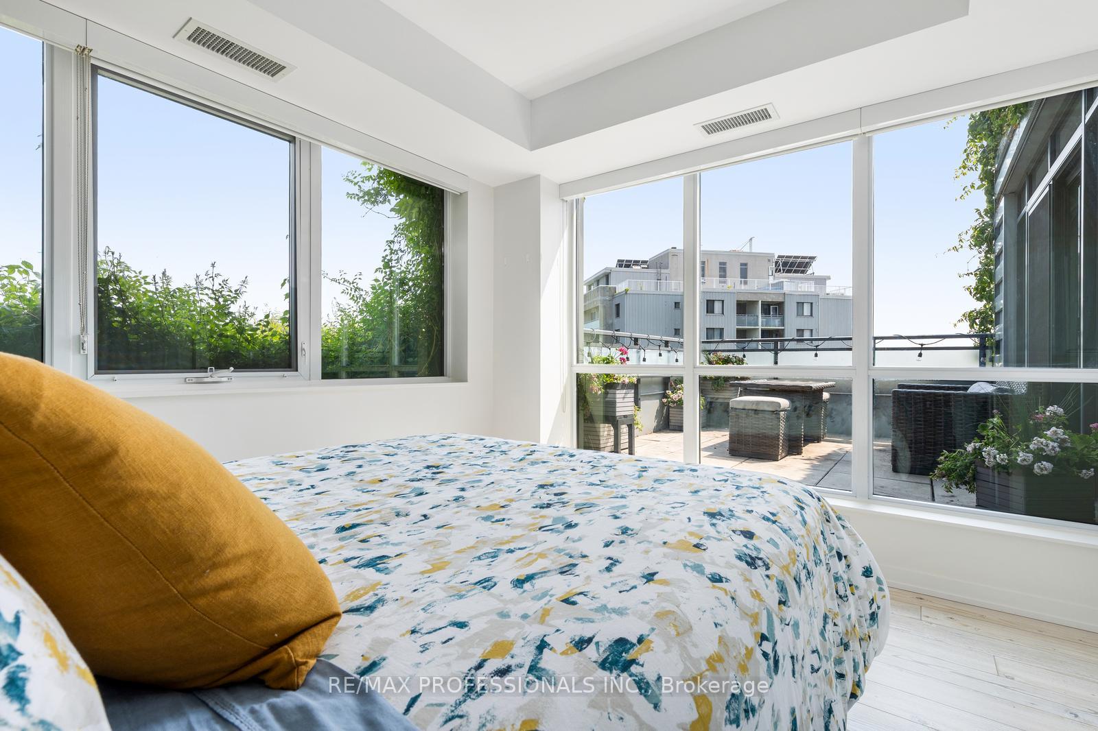 2 Bedrooms Condo at 38 Howard, Toronto For sale