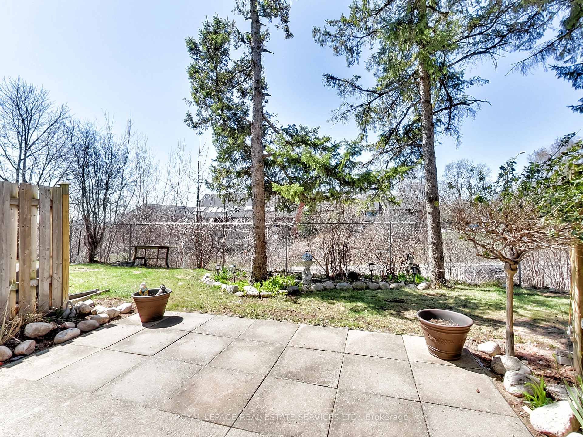 3 Bedrooms Condo at 1008 Falgarwood,  Oakville For sale