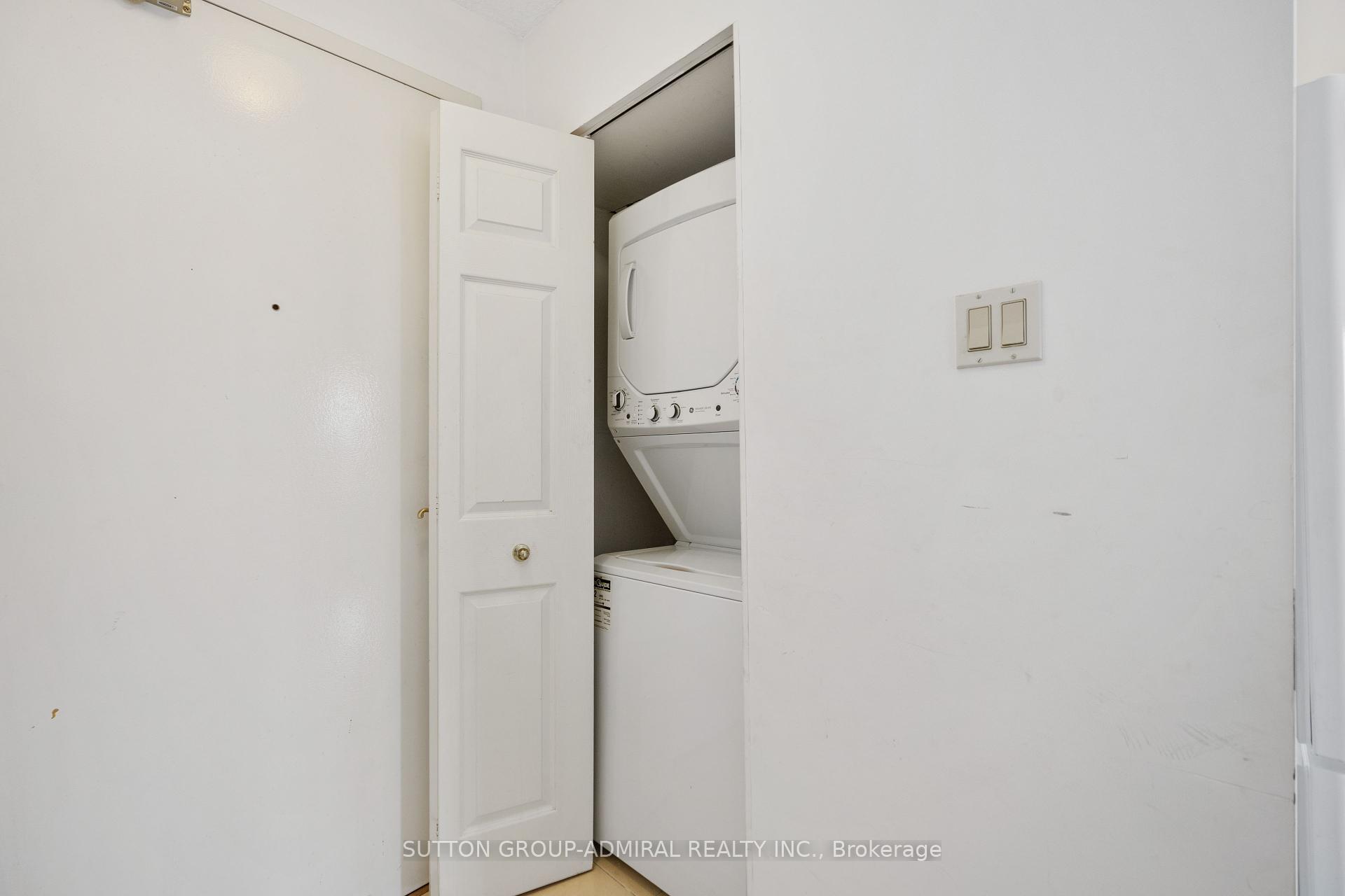 3 Bedrooms Condo at 4460 Tucana, Mississauga For sale
