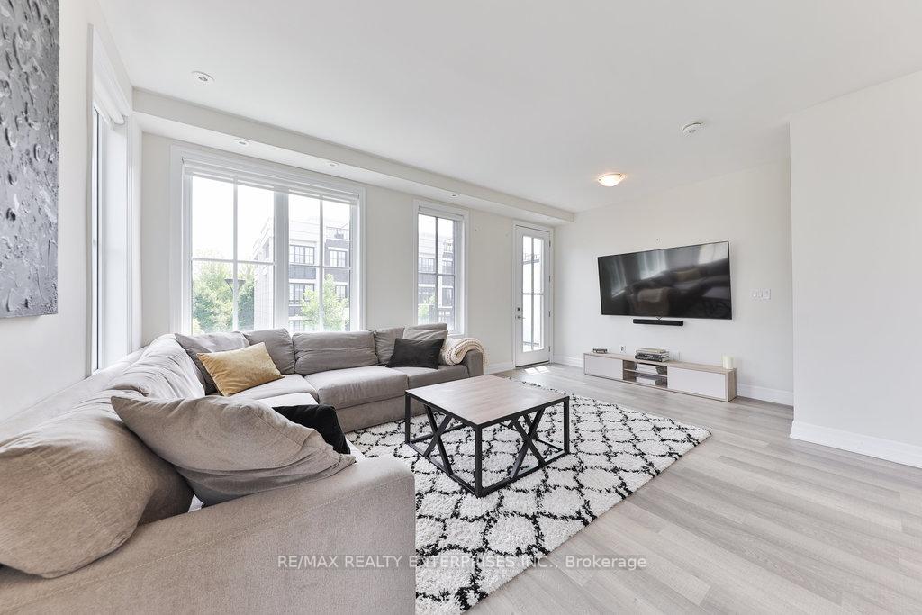 2 Bedrooms Condo at 657 Cricklewood, Mississauga For sale