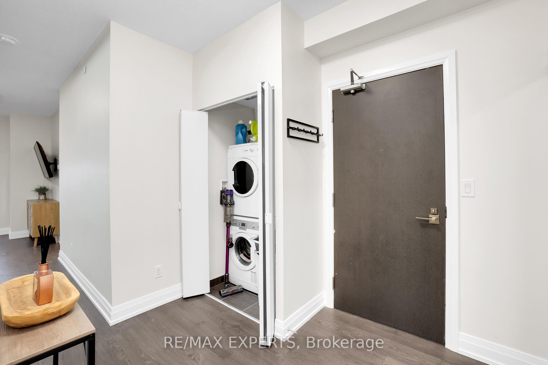 2 Bedrooms Condo at 3700 Highway 7, Vaughan For sale