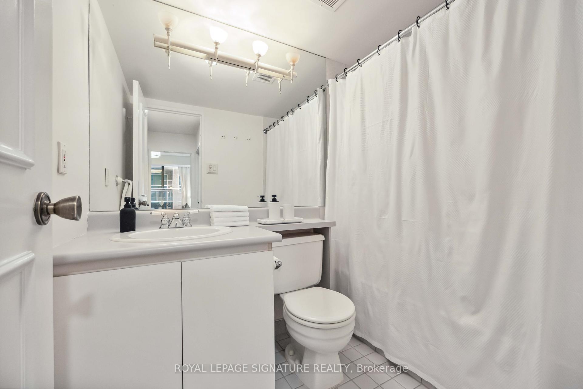 2 Bedrooms Condo at 212 St. George, Toronto For sale