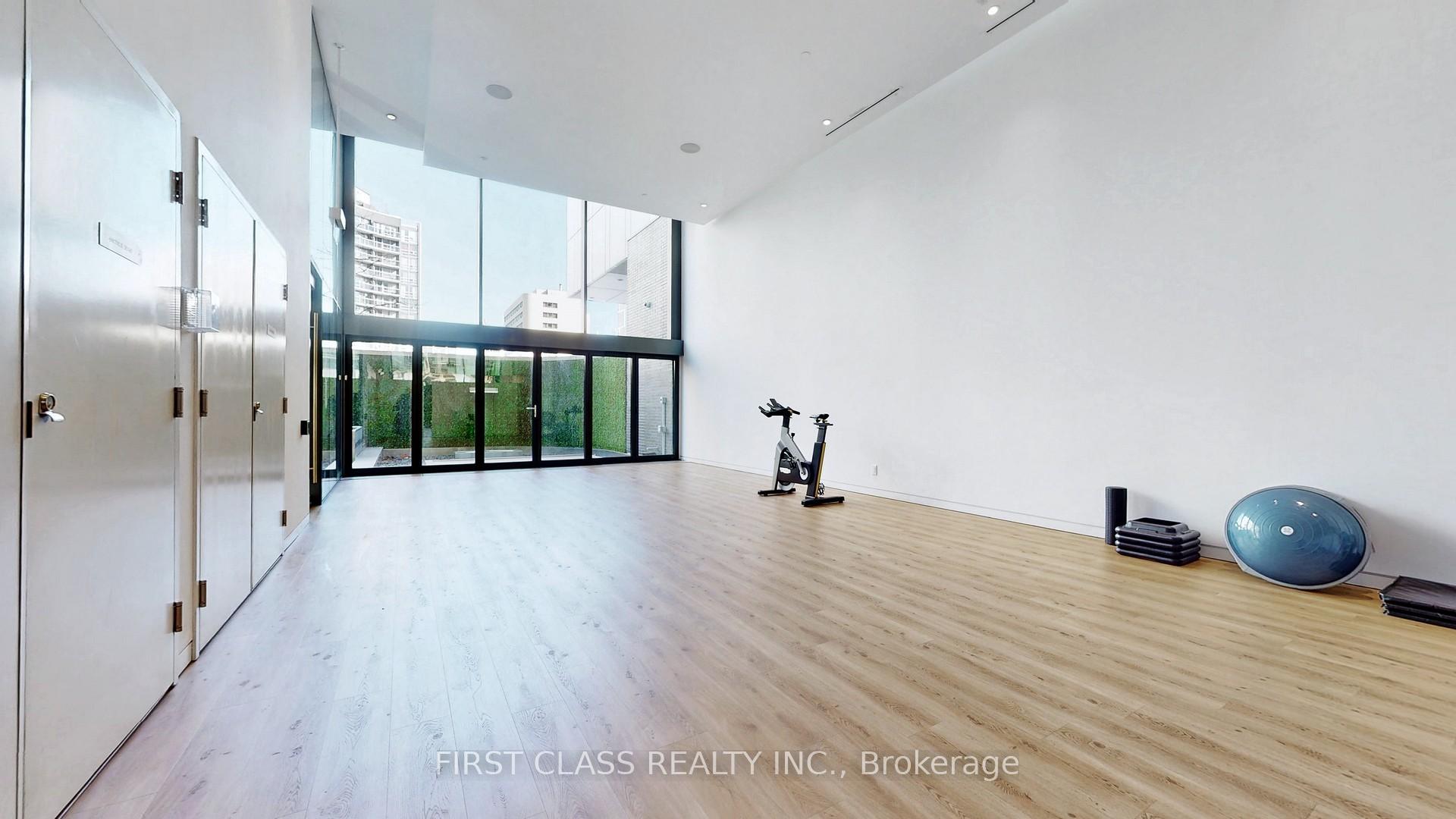 2 Bedrooms Condo at 185 Roehampton, Toronto For sale