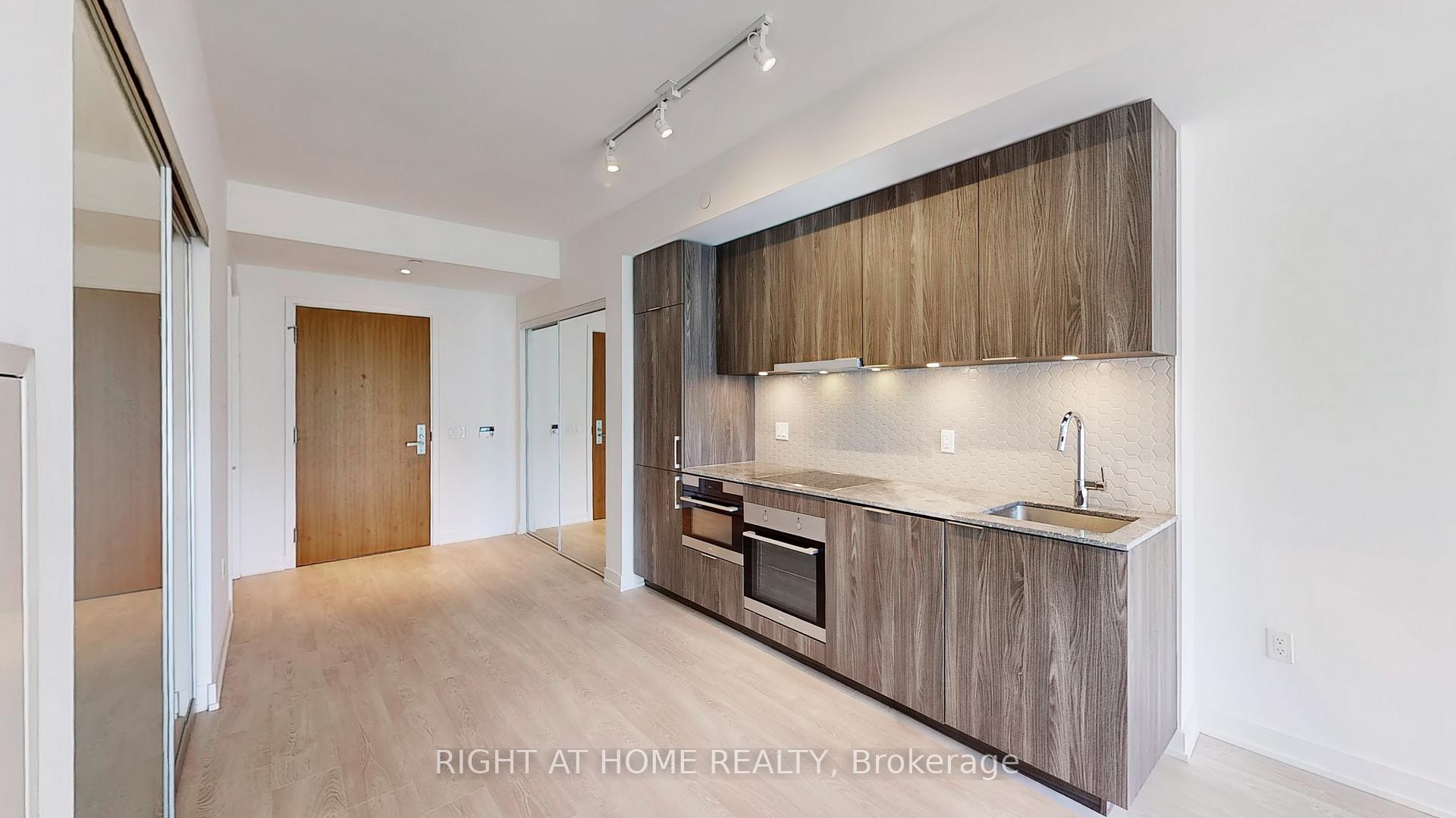 2 Bedrooms Condo at 15 Queens, Toronto For sale