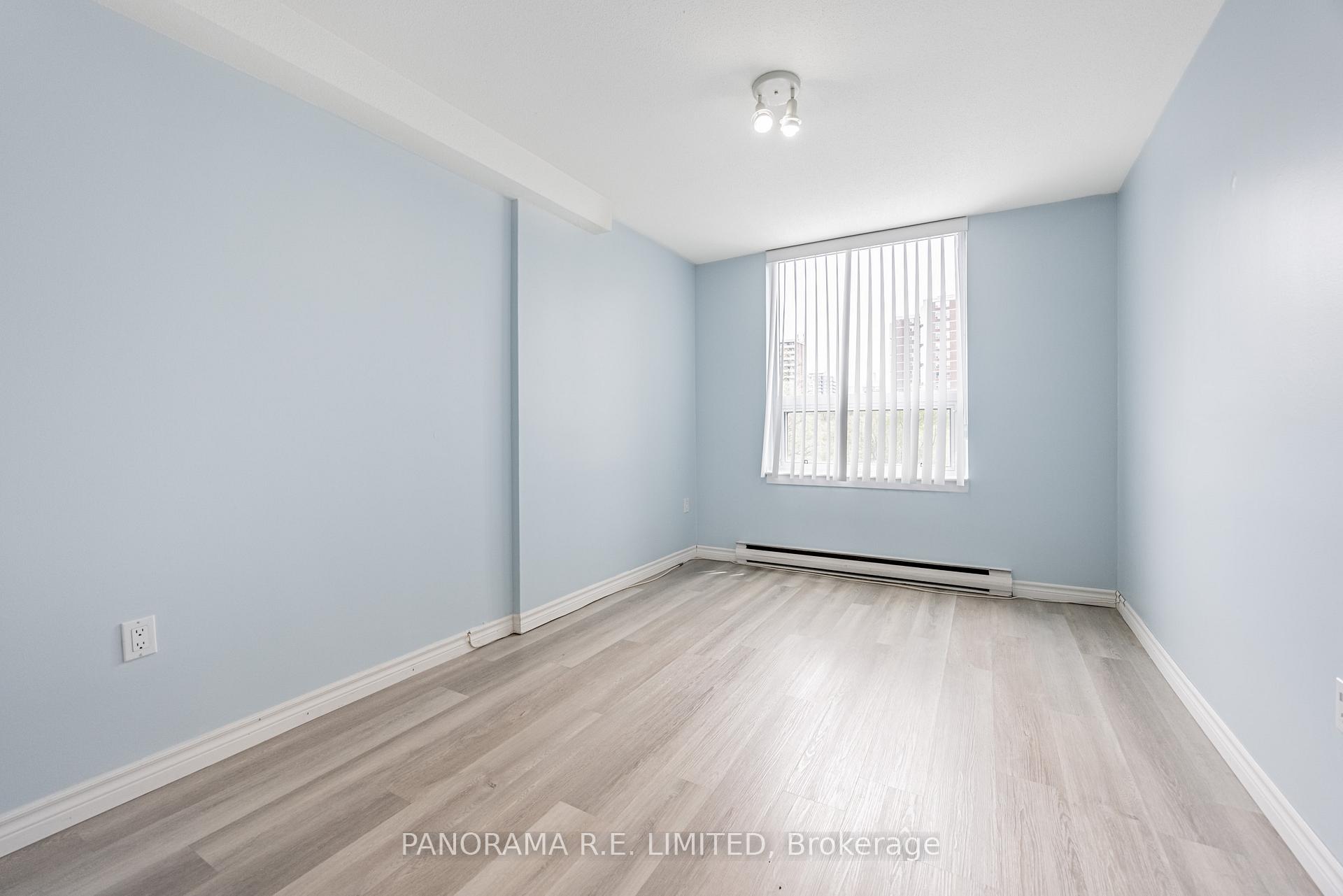 4 Bedrooms Condo at 15 La Rose, Toronto For sale