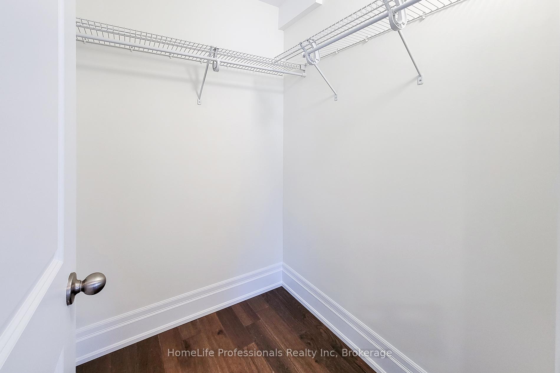 3 Bedrooms Condo at 111 Wilson, Hamilton For sale