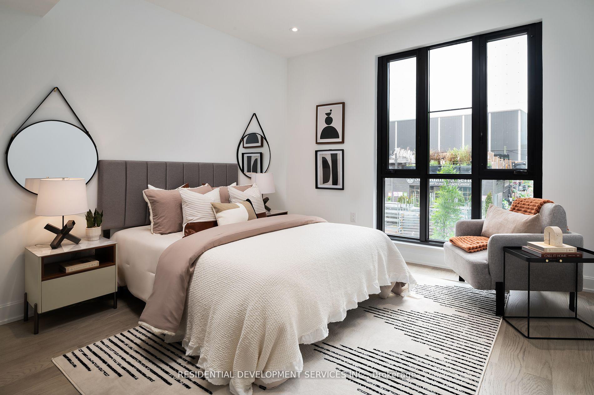 3 Bedrooms Condo at 1 Strathgowan,  Toronto For sale