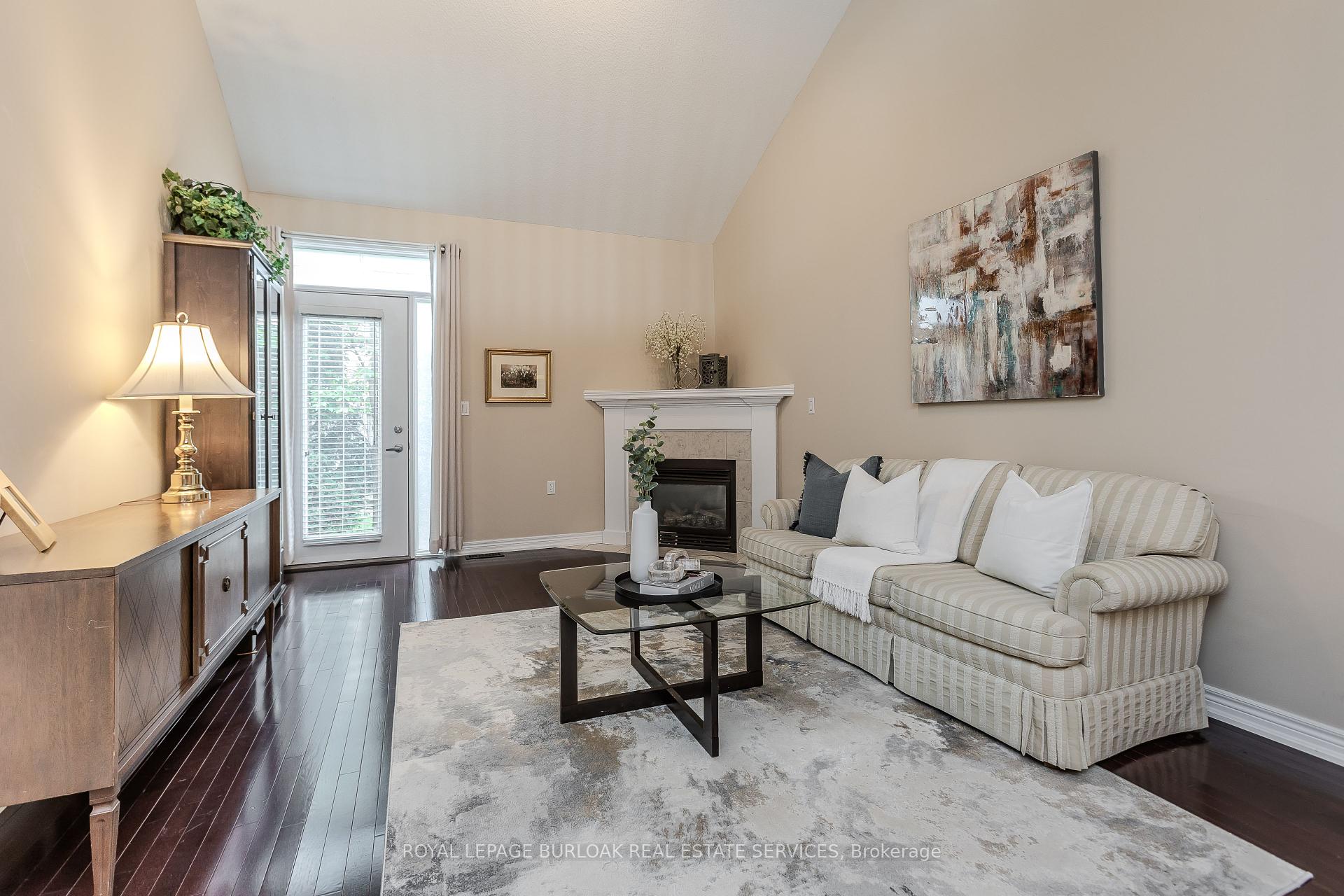 3 Bedrooms Condo at 2125 Itabashi, Burlington For sale