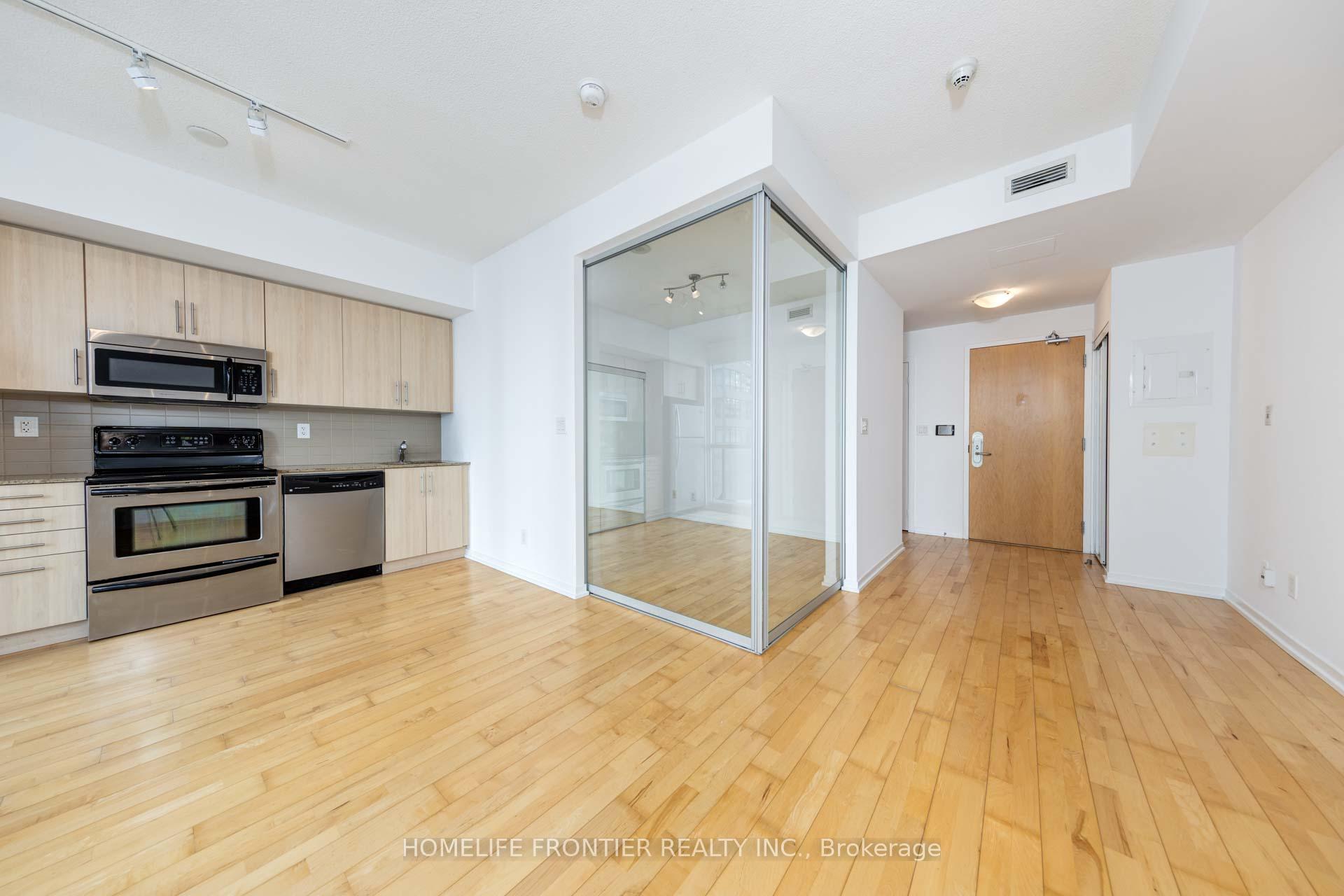 2 Bedrooms Condo at 65 Bremner, Toronto For sale