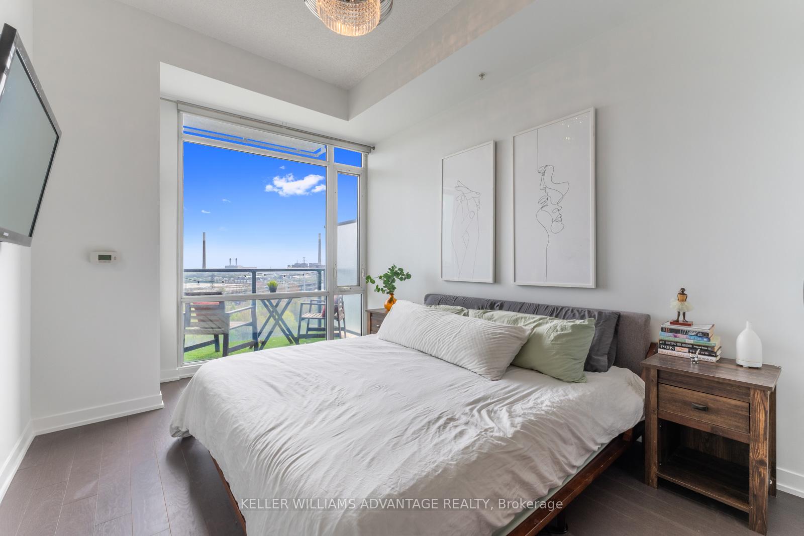 2 Bedrooms Condo at 120 Bayview, Toronto For sale