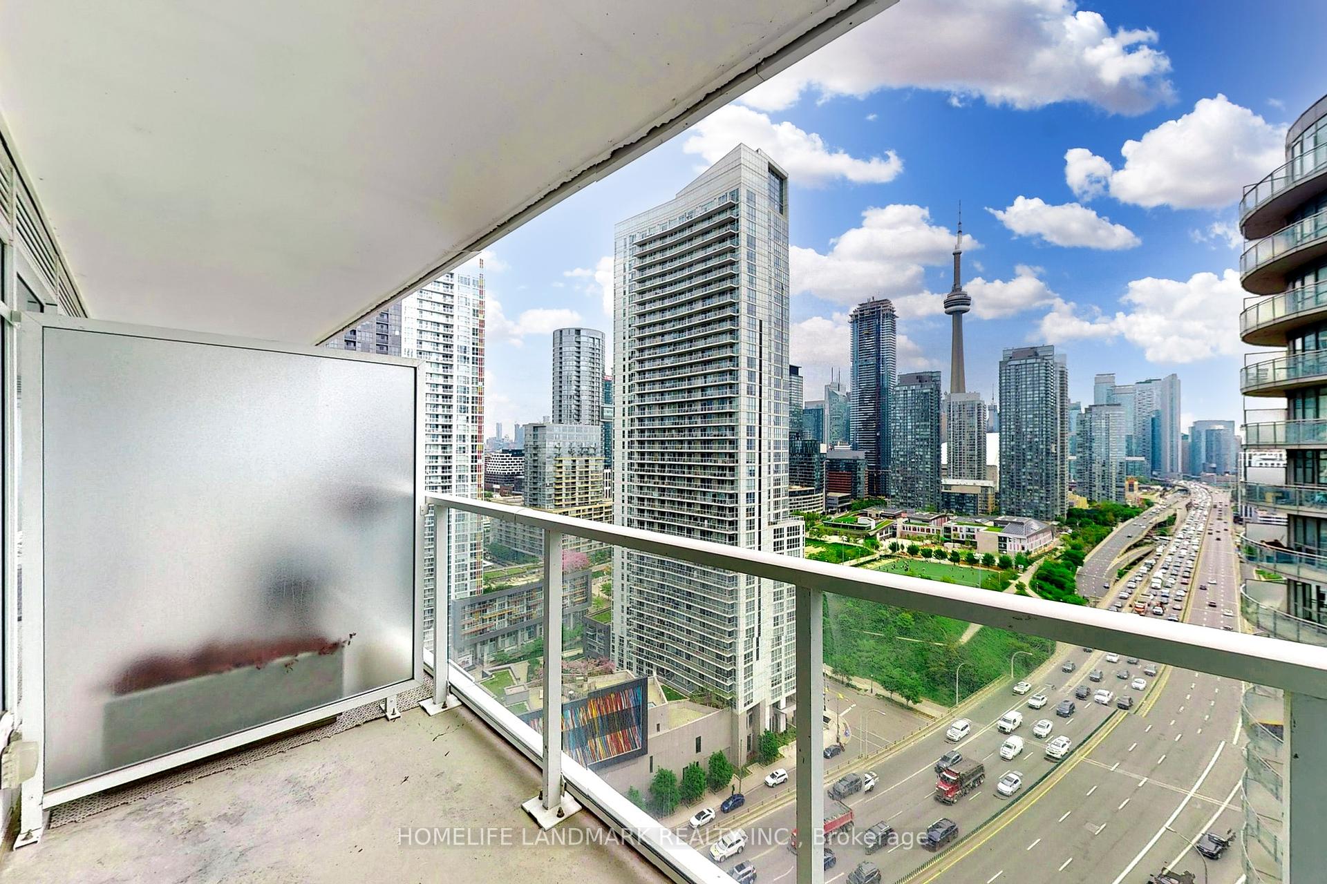 2 Bedrooms Condo at 17 Bathurst, Toronto For sale