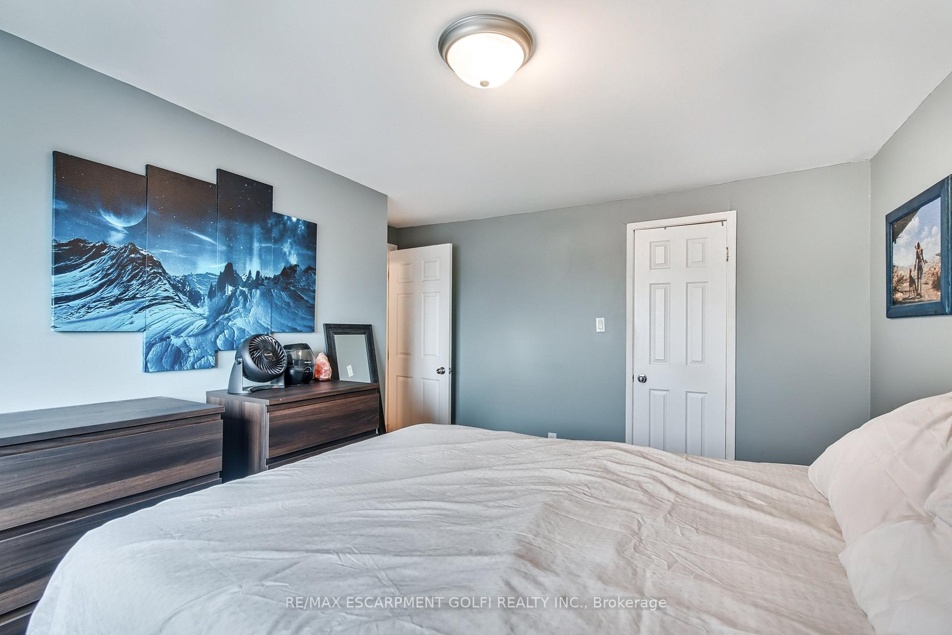 4 Bedrooms Condo at 23 WATSONS, Hamilton For sale