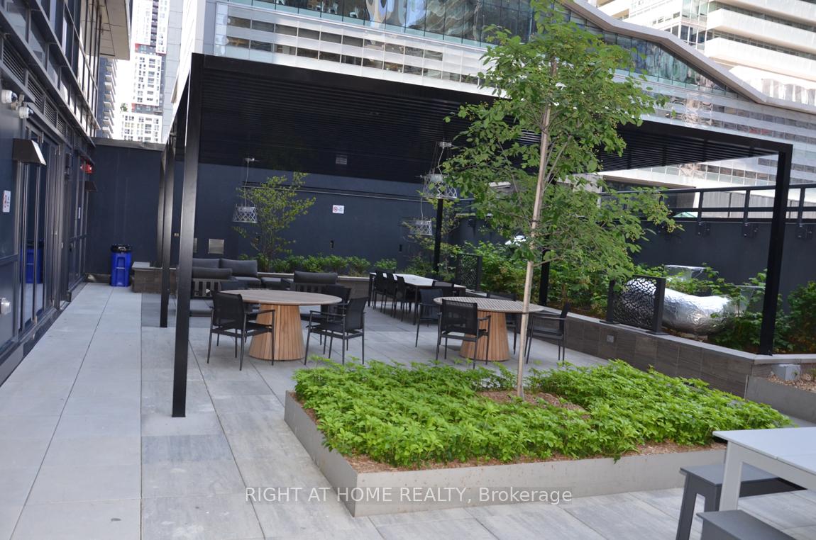 1 Bedroom Condo at 327 King, Toronto For sale