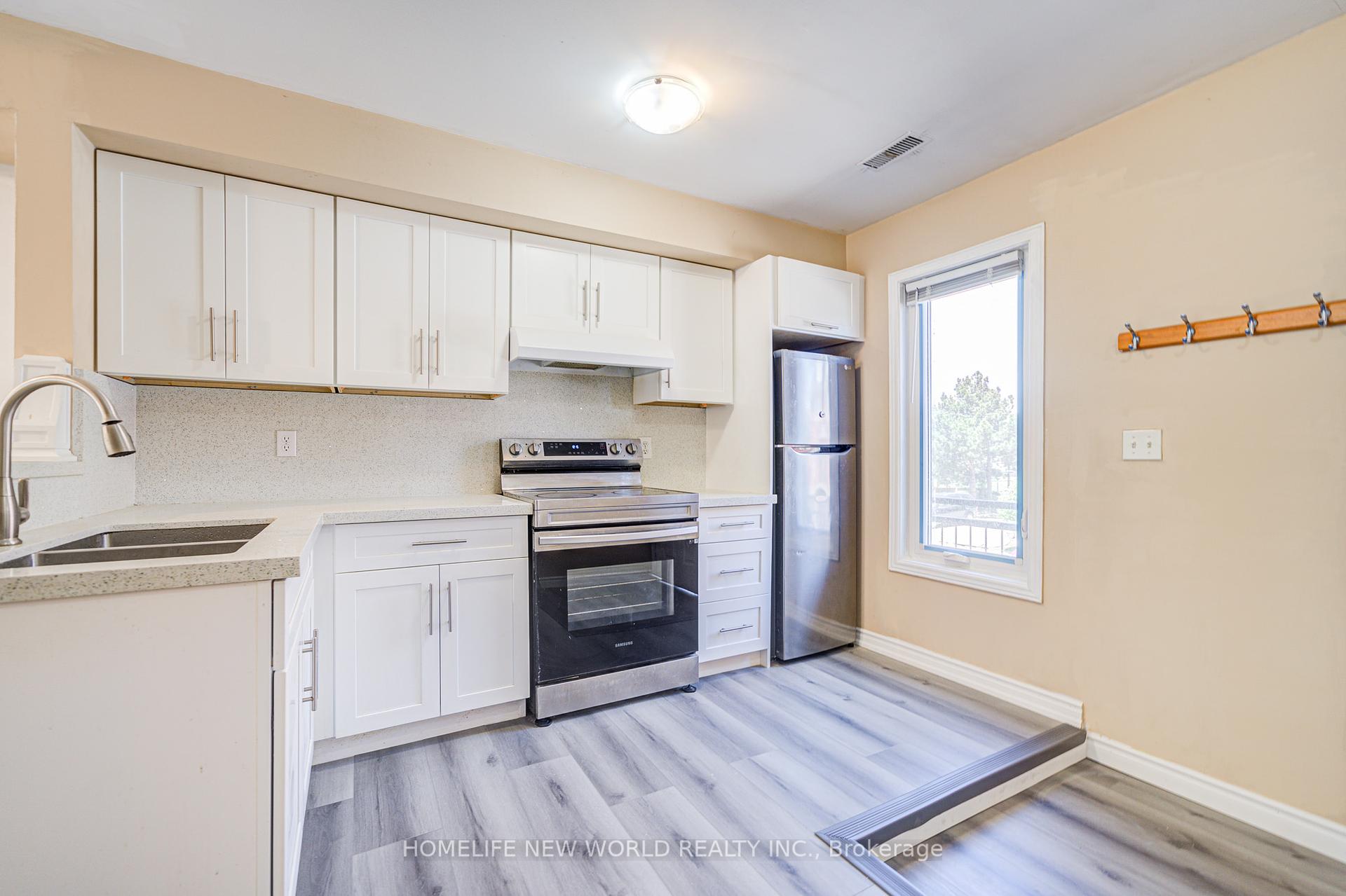 3 Bedrooms Condo at 3895 Doug Leavens, Mississauga For sale