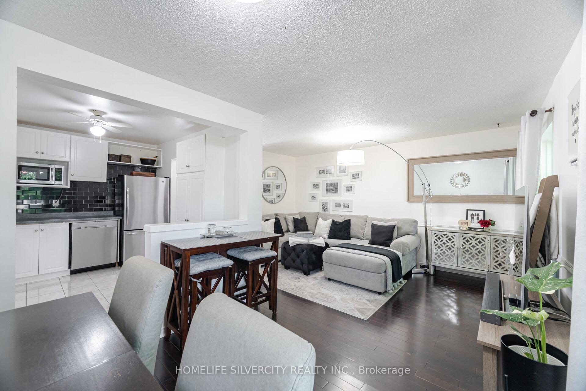 3 Bedrooms Condo at 3500 Glen erin, Mississauga For sale