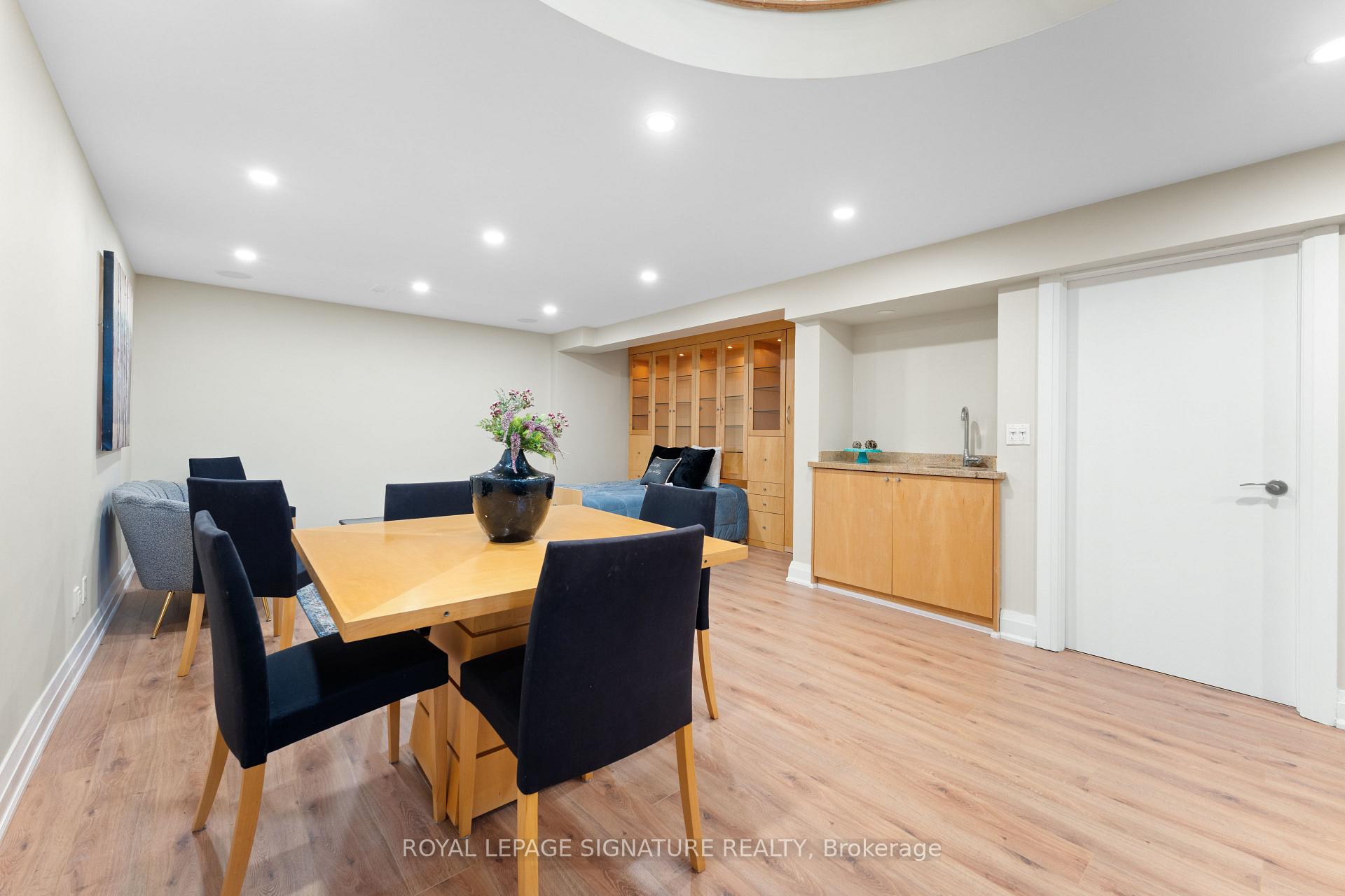4 Bedrooms Condo at 96 Crimson Mill, Toronto For sale