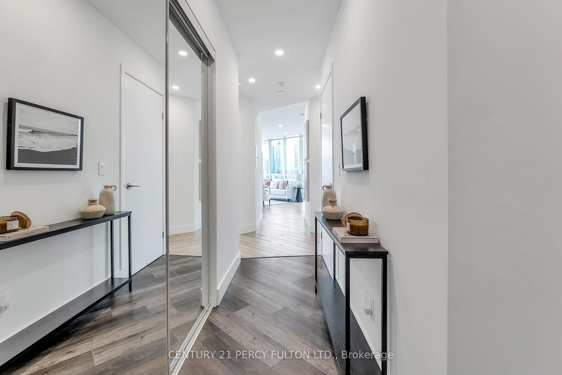 2 Bedrooms Condo at 209 Fort York, Toronto For sale