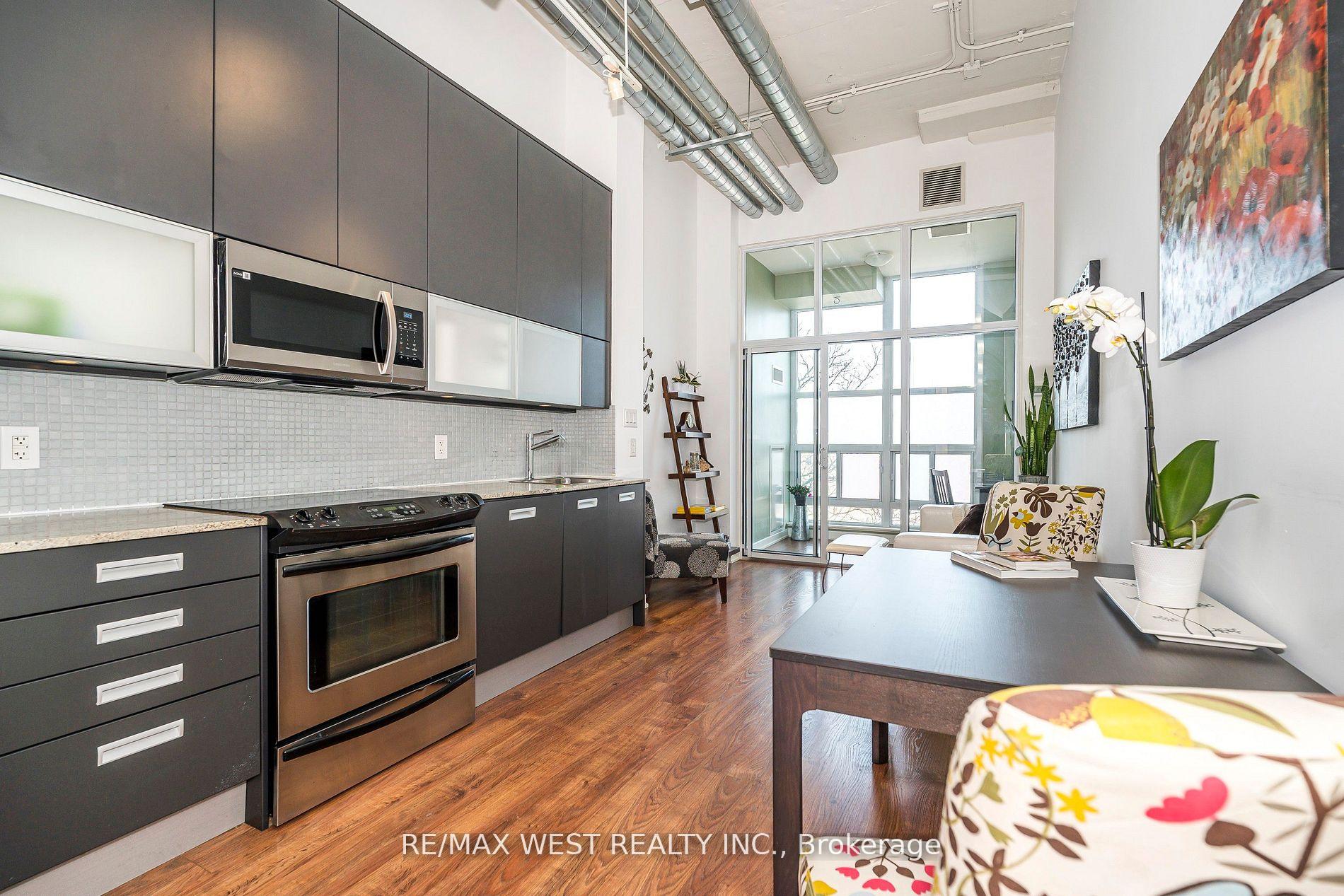 2 Bedrooms Condo at 380 Macpherson, Toronto For sale