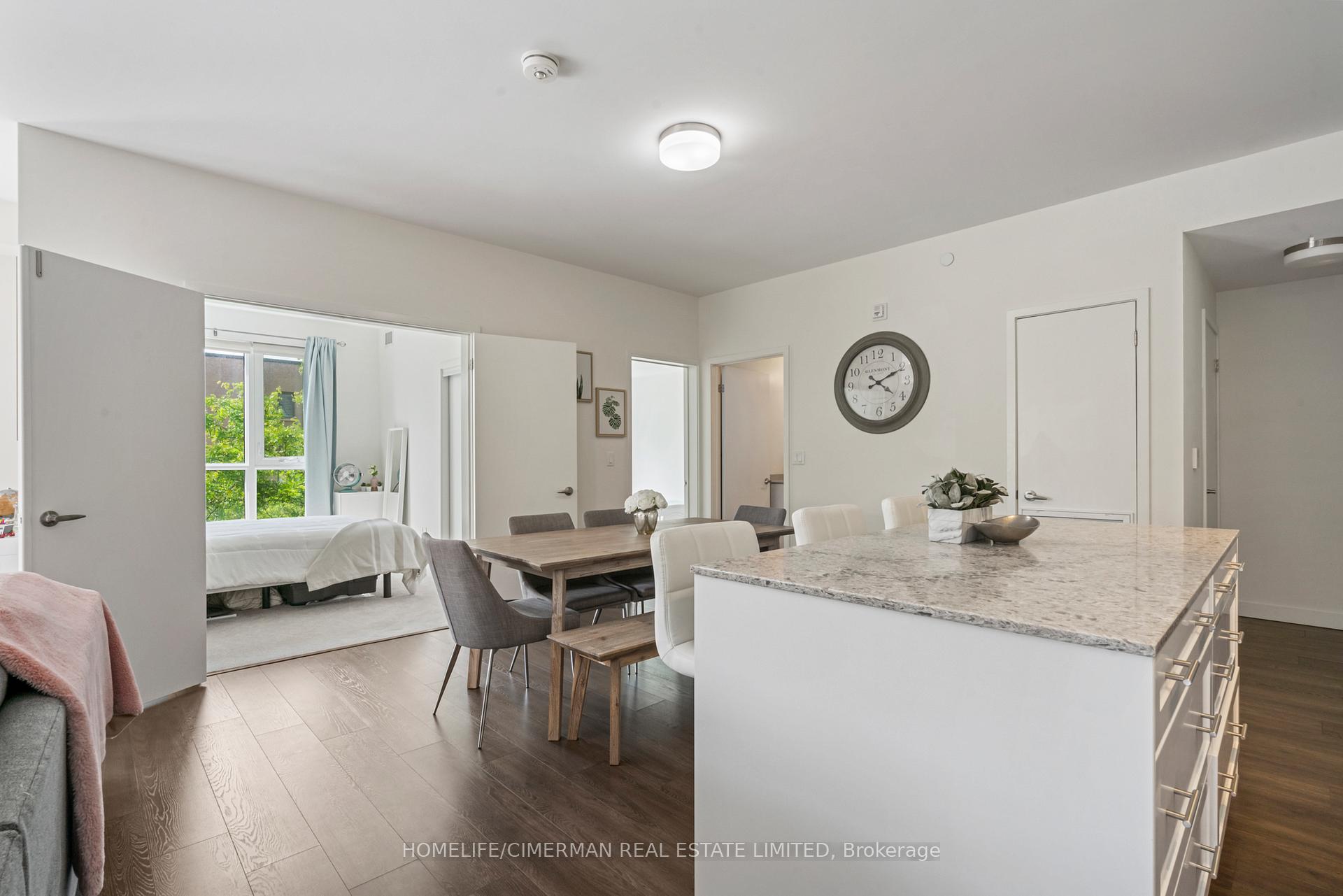 4 Bedrooms Condo at 210 Sabina, Oakville For sale