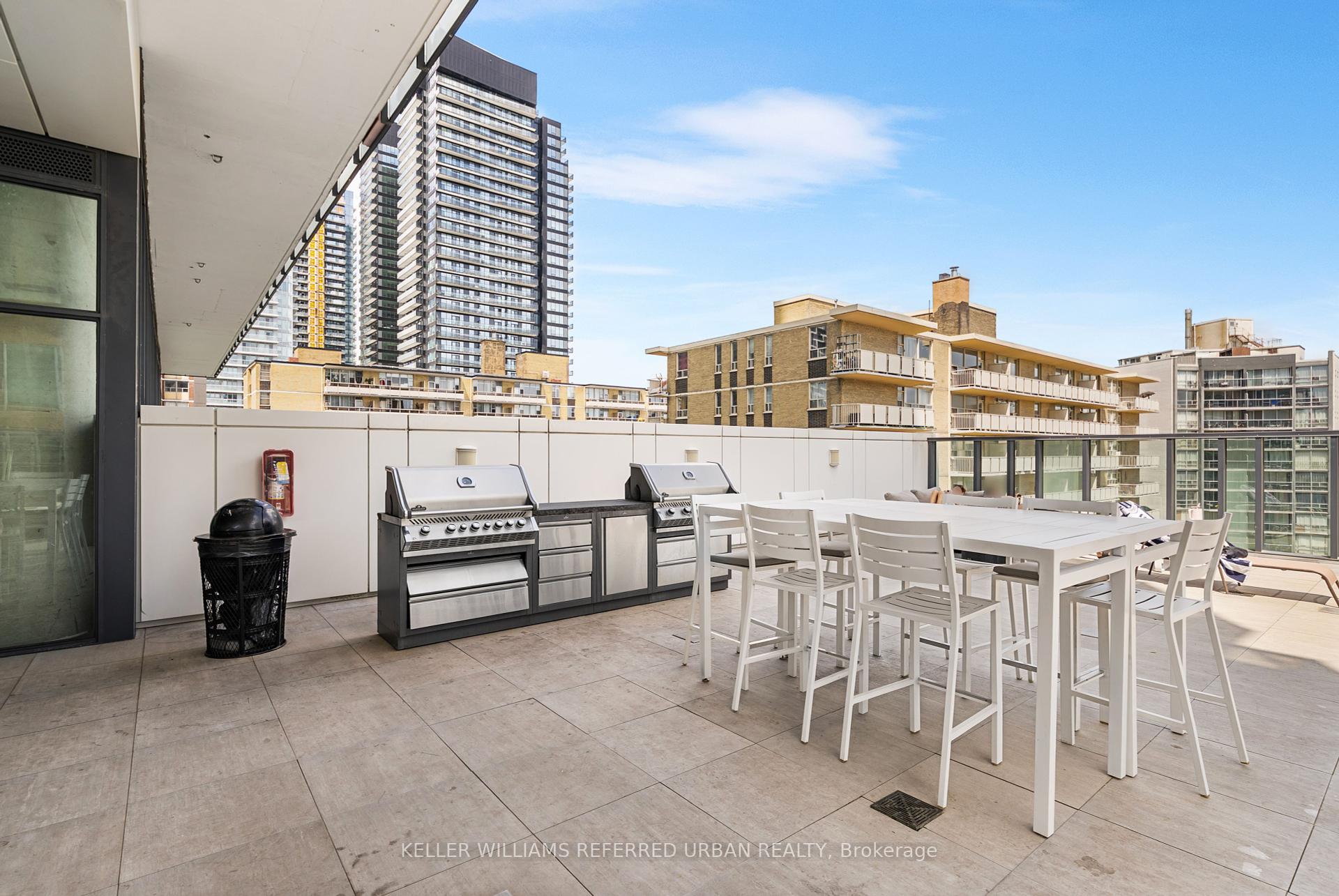 2 Bedrooms Condo at 185 Roehampton, Toronto For sale