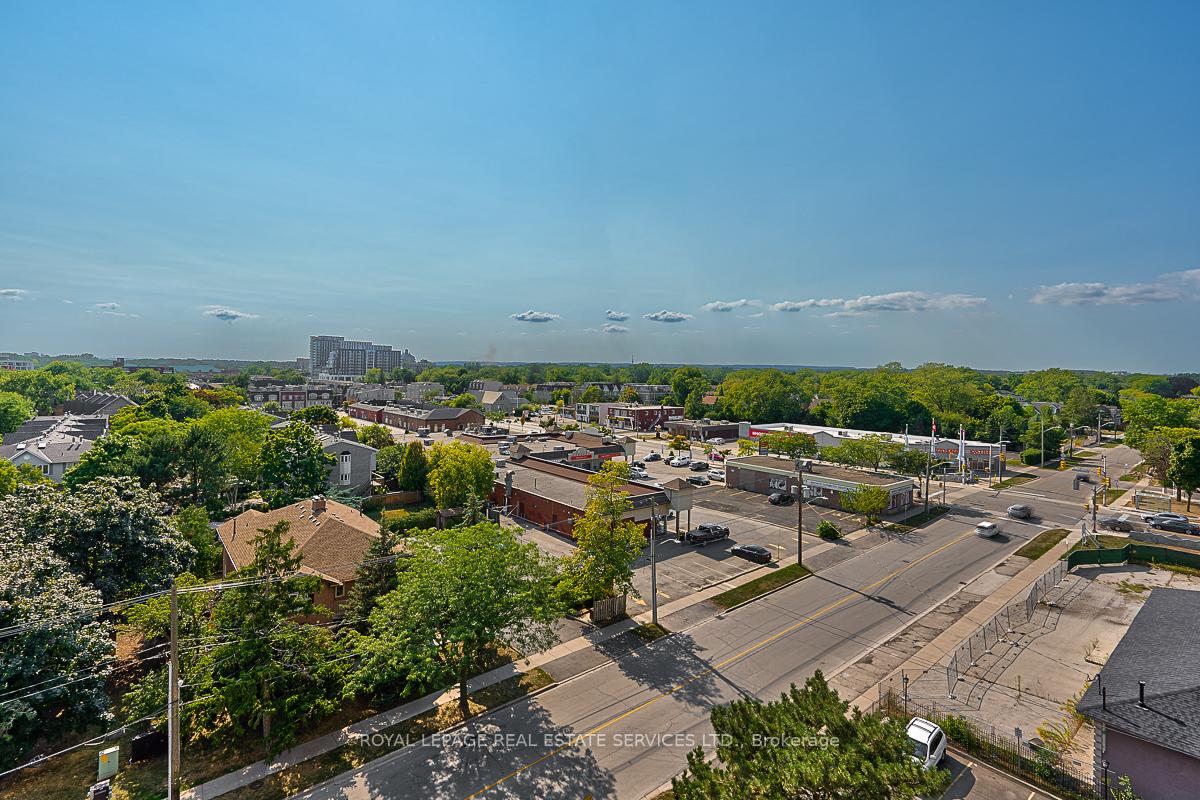 2 Bedrooms Condo at 2263 Marine, Oakville For sale